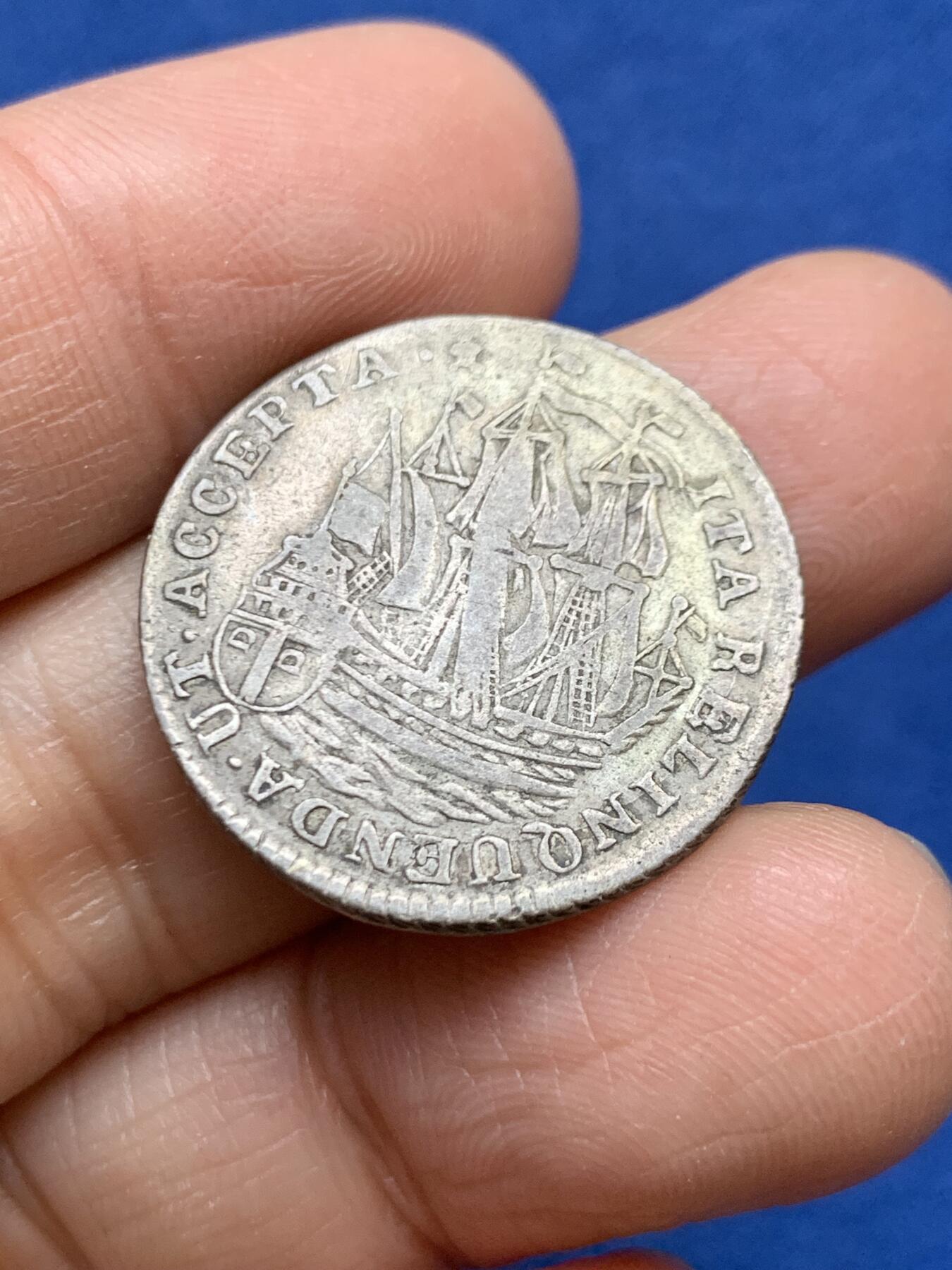 《竞宝斋》第457场 周日，周一，周二   3场连拍 （全场包邮）欢迎送拍 荷兰 泽兰省 1759年 6便士 银币 经典的帆船银币 这枚包浆自然 细节不错 船首及桅杆依旧清晰可见 热门品种