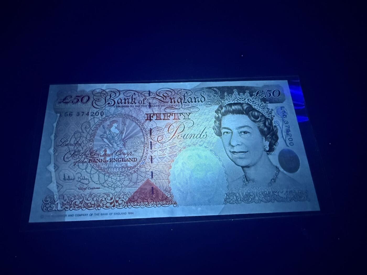 【炜奕收藏】，第五十六期，大不列颠专场 英国E序列50镑，UNC-品相，小压痕