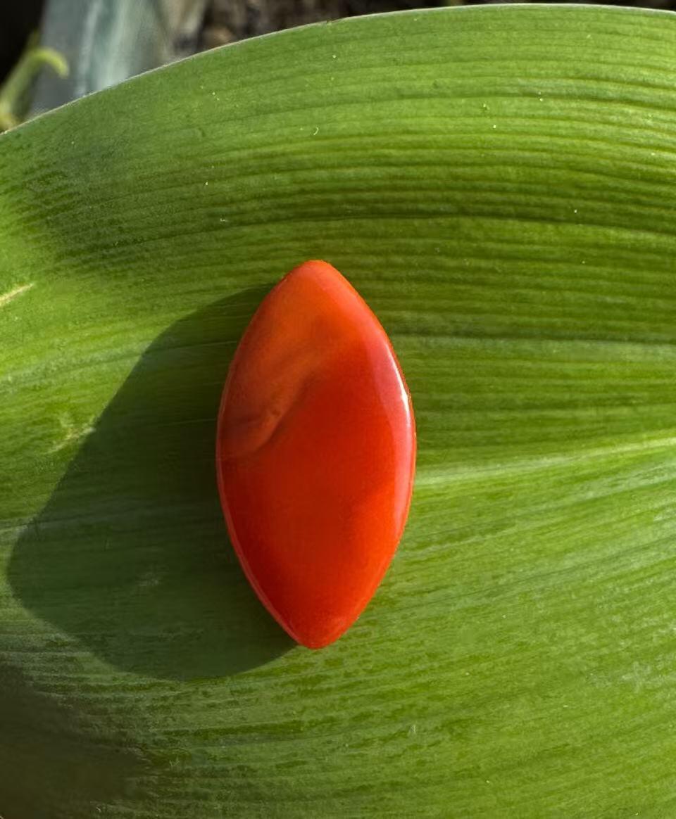 零元拍：NO.3南红玛瑙蛋面，都是十多年前的存货了，尺寸：戒面。尺寸约约20.5/10.7/5.5mm ，因为拍照环境以及光线的变化，颜色以实物为准。