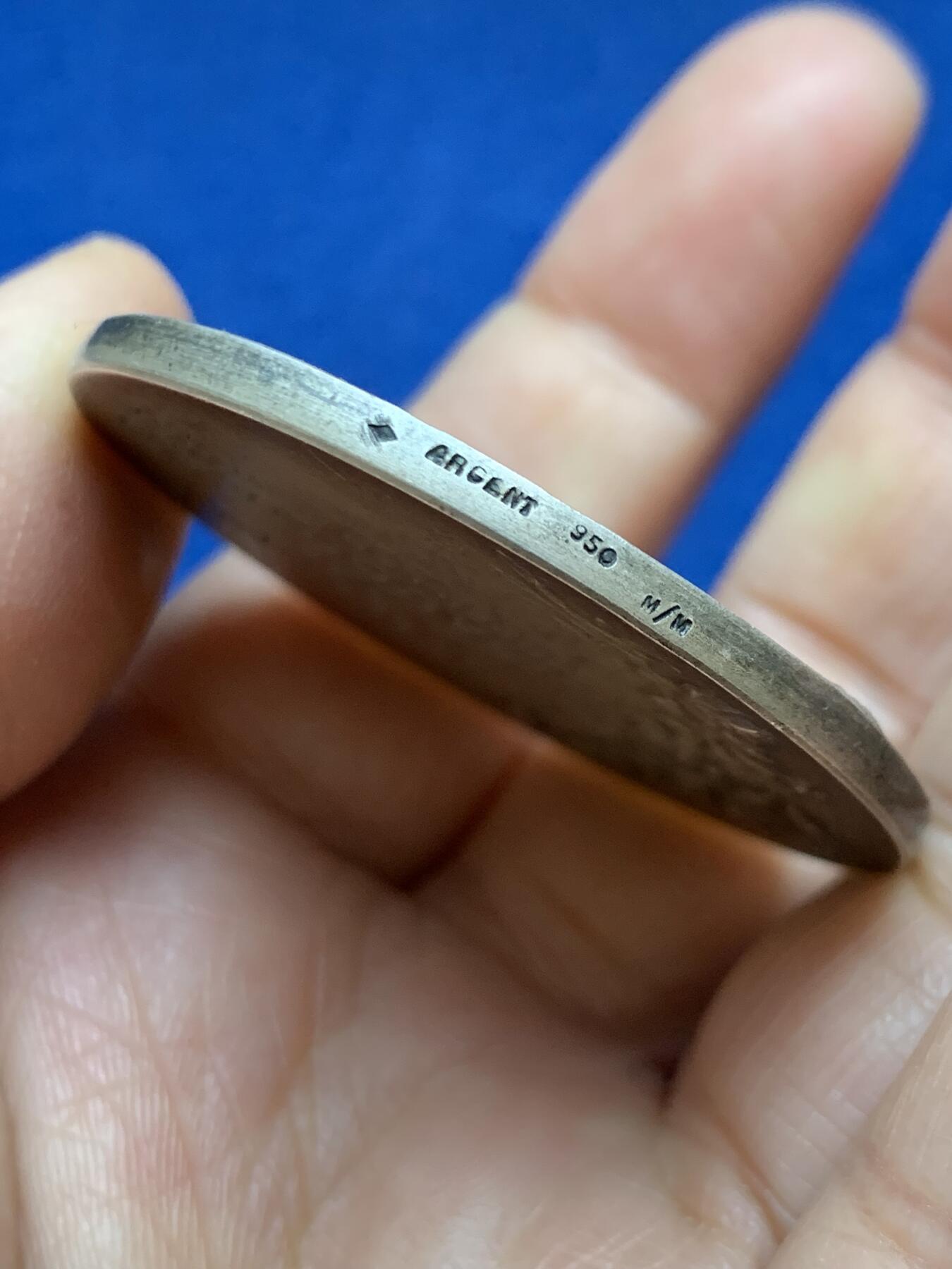 《竞宝斋》第457场 周日，周一，周二   3场连拍 （全场包邮）欢迎送拍 法国插花少女银章 45.65克 45.7mm 菱形950银标