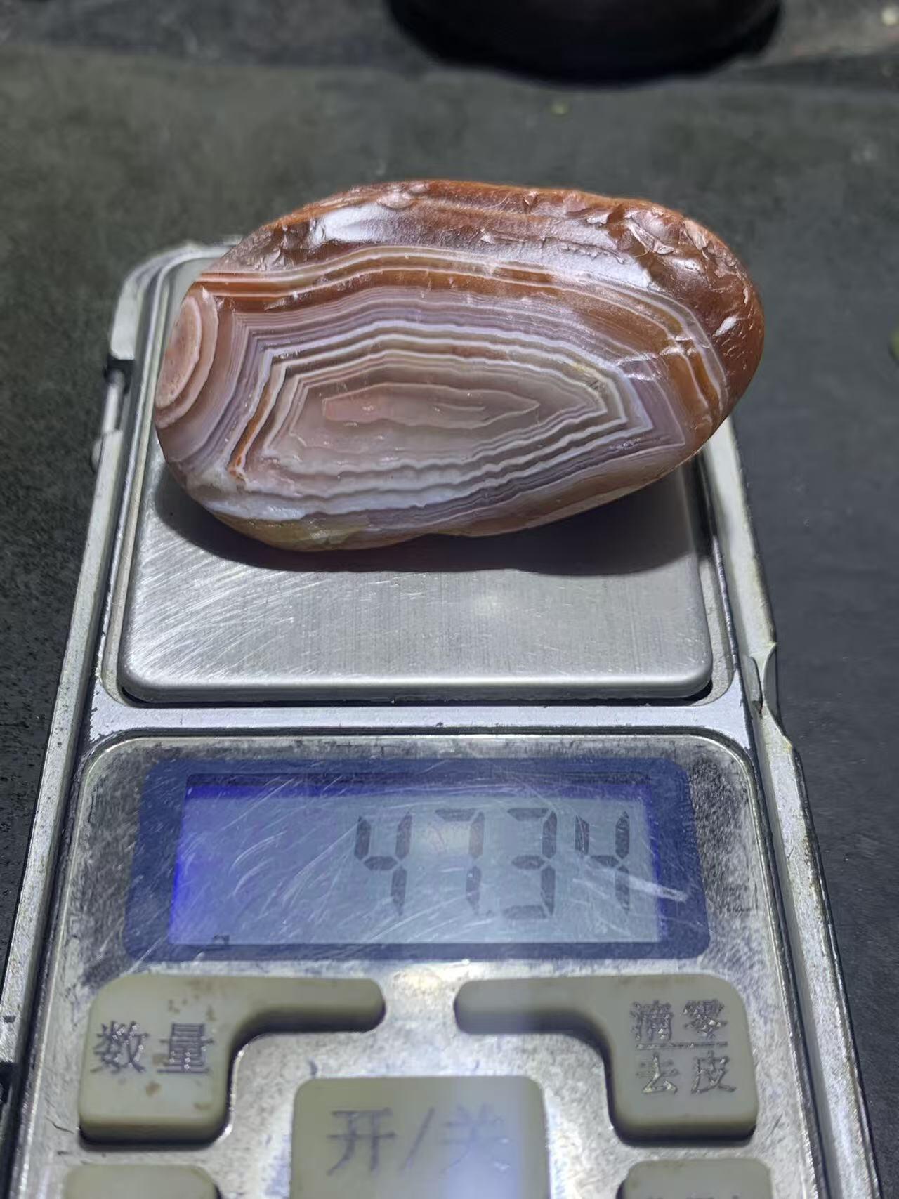 精美川料冰飘千层纹天眼图案水冲籽南红玛瑙原石一颗，