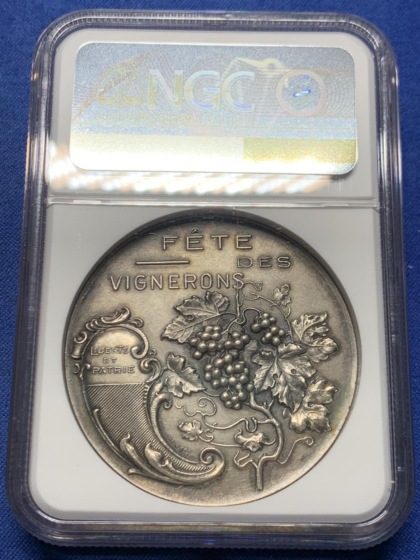 《竞宝斋》第457场 周日，周一，周二   3场连拍 （全场包邮）欢迎送拍 NGC UNC 瑞士 1905年 施瓦茨 葡萄园日 景观银章  加厚盒装 发行仅868枚