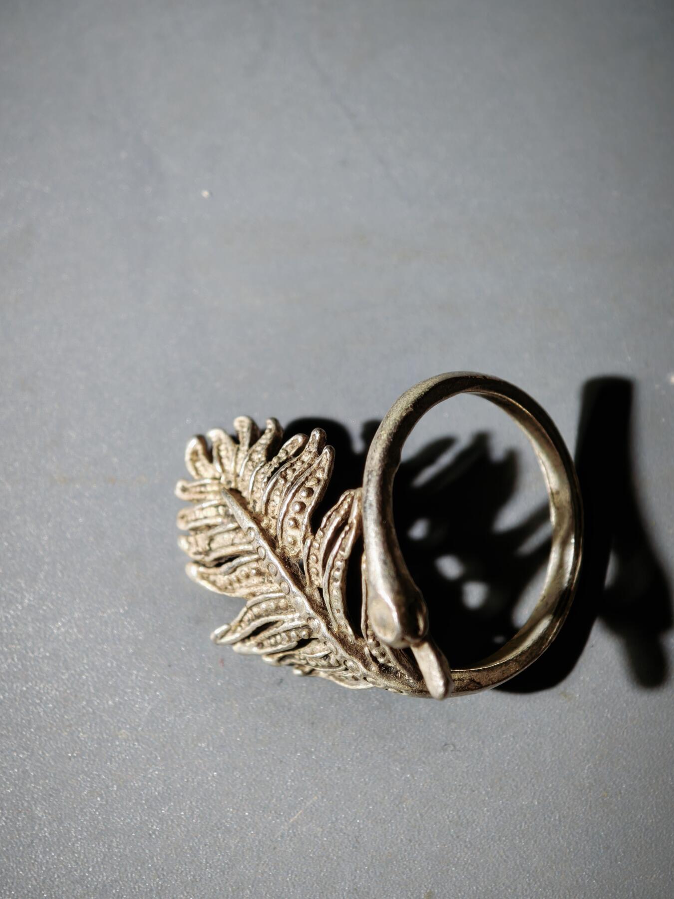 106期回流戒指饰品杂件纪念章丝路钱币专场 少数民族地区饰品