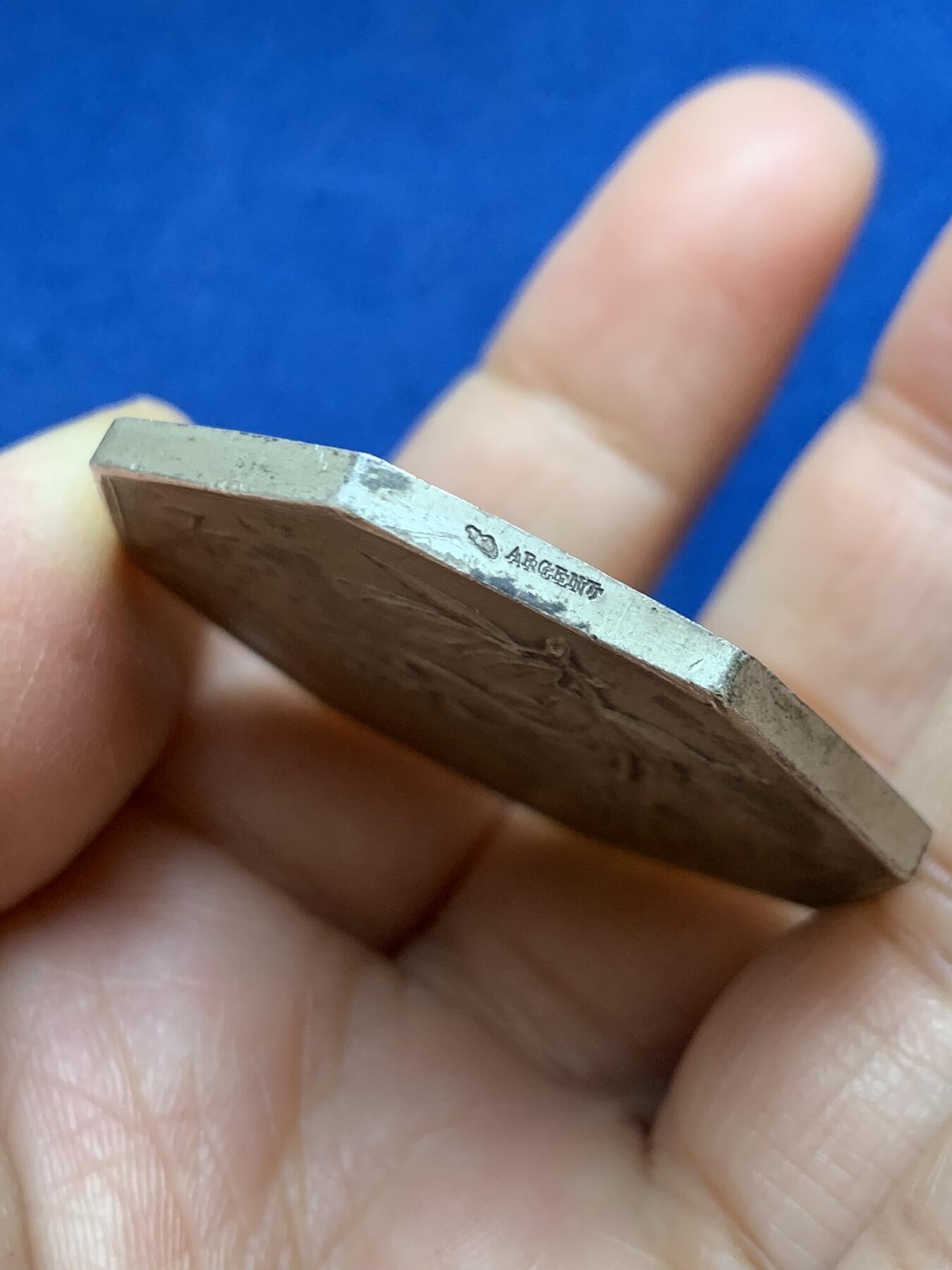 《竞宝斋》第457场 周日，周一，周二   3场连拍 （全场包邮）欢迎送拍 名家奥斯卡罗蒂作 法国里昂商会八角银代币 39.4克 41.5mm 丰饶角银标