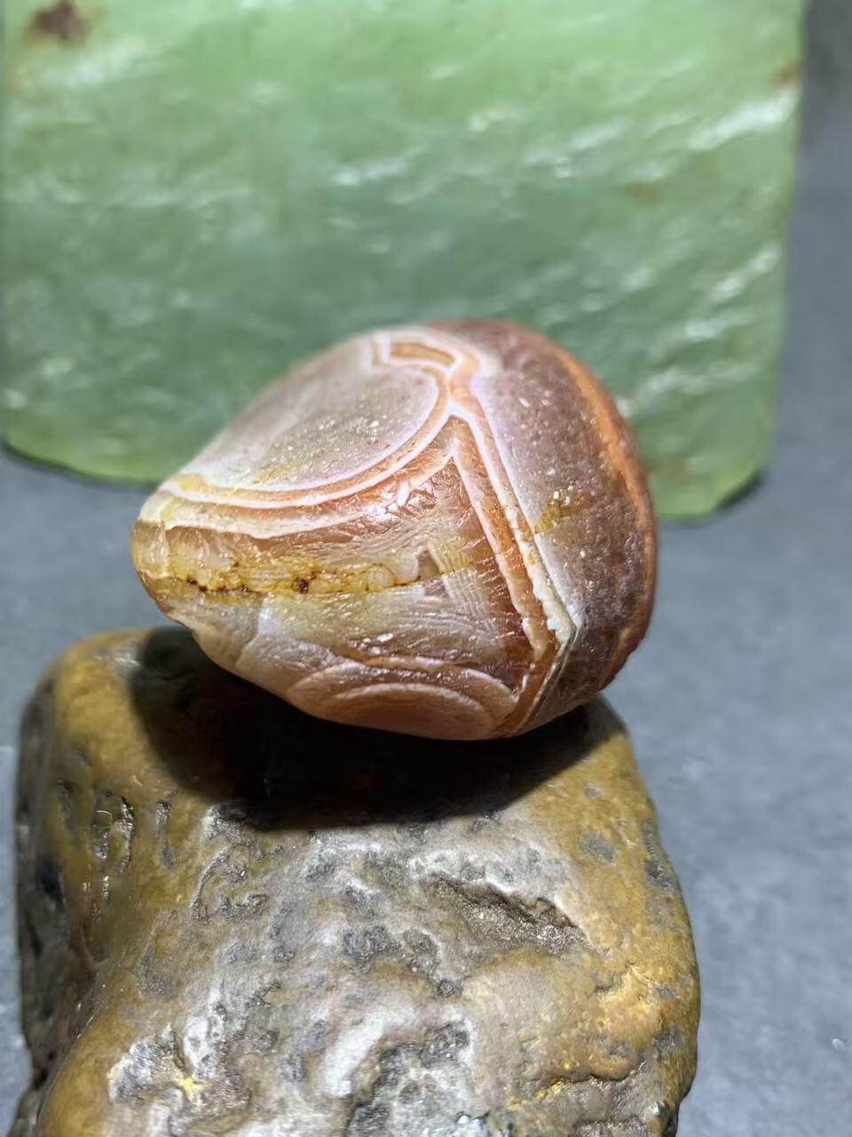 精美川料冰飘千层纹天眼图案水冲籽南红玛瑙原石一颗，