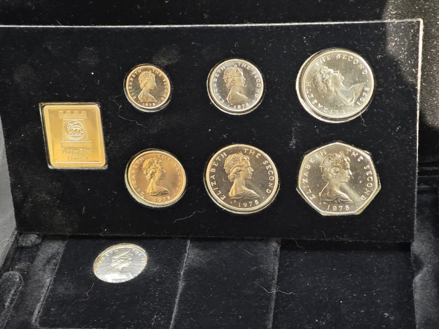 【淘币小摊】实时拍第八百四十七拍   银币套币场   满百包邮可预留二周 每周一统一发货   马恩岛1978年全银套币含造币厂银章63克925银参考银价1123