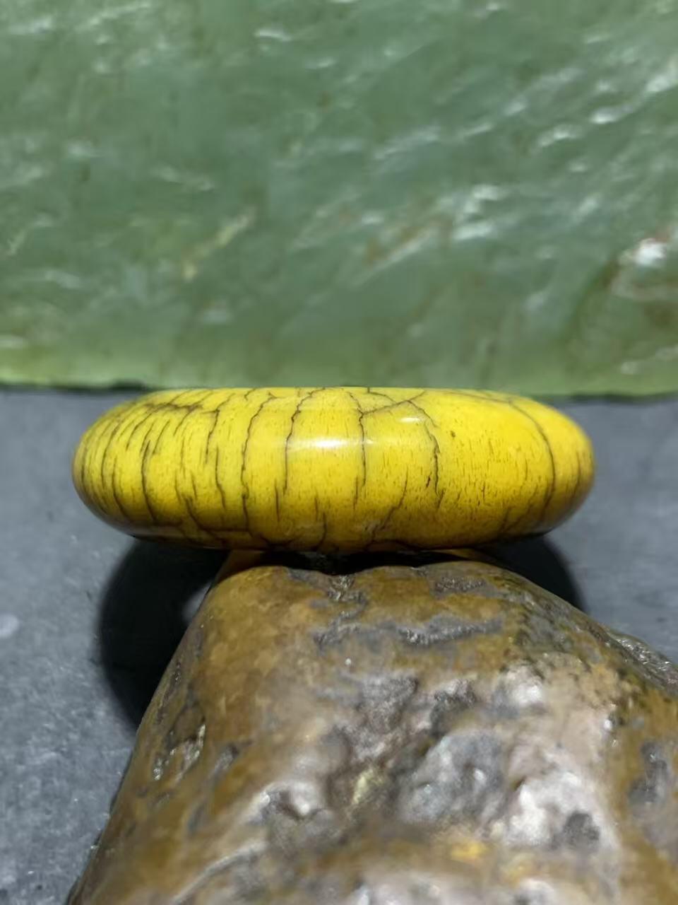 精美骨圈戒指，（跑环，卡环）一个，。