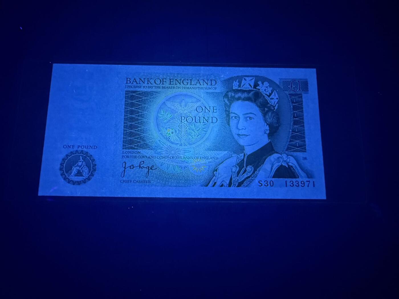 【炜奕收藏】，第五十六期，大不列颠专场 英国D序列1镑，UNC品相