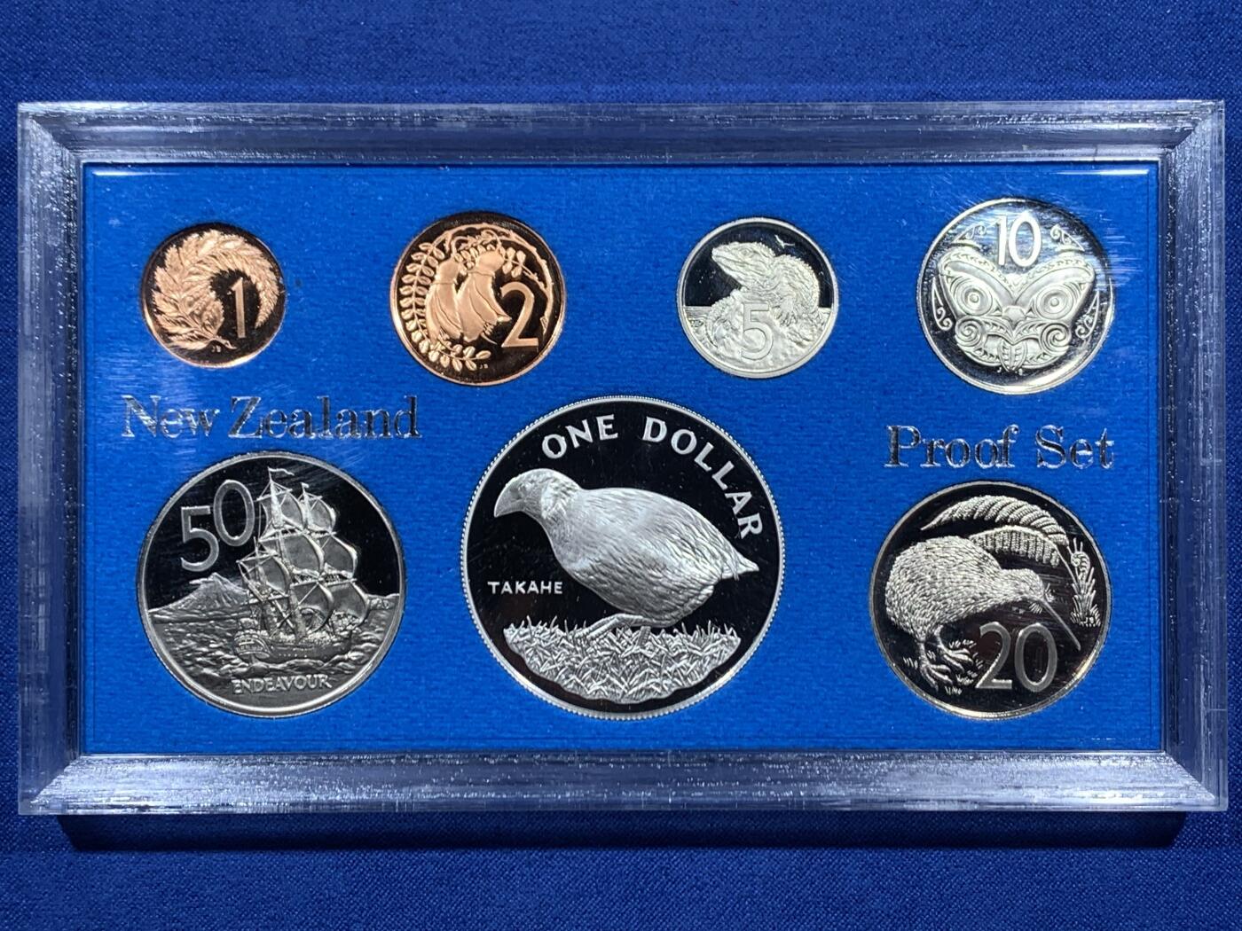 《竞宝斋》第457场 周日，周一，周二   3场连拍 （全场包邮）欢迎送拍 新西兰1982年官方精制套币 含1元精制银币 925银 27.2克