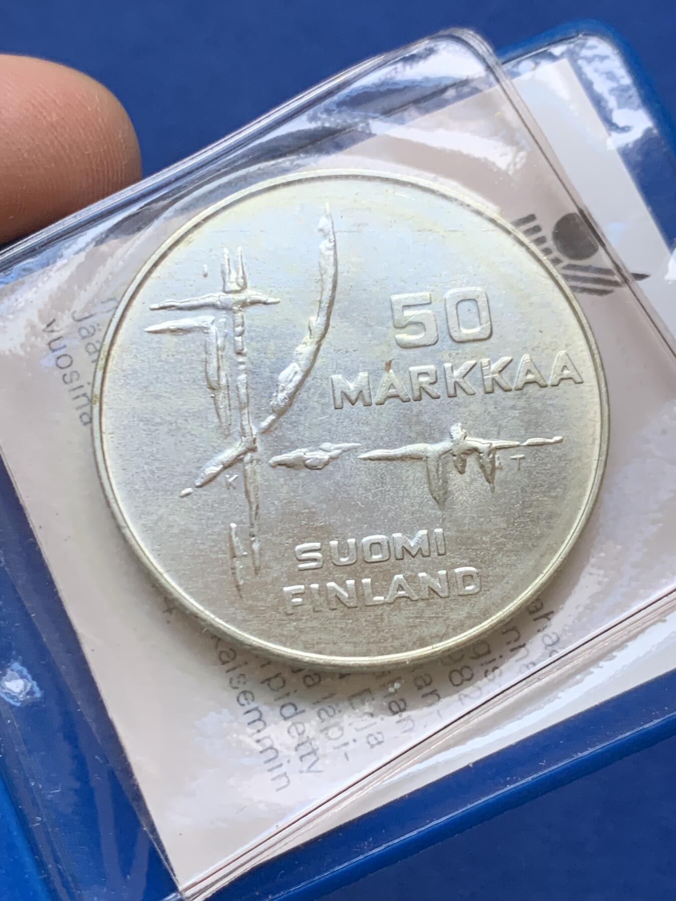 《竞宝斋》第457场 周日，周一，周二   3场连拍 （全场包邮）欢迎送拍 两枚一组 芬兰50马克银币 500银 1982年世界冰球锦标赛 23克 + 1983年世界田径锦标赛 21.9克