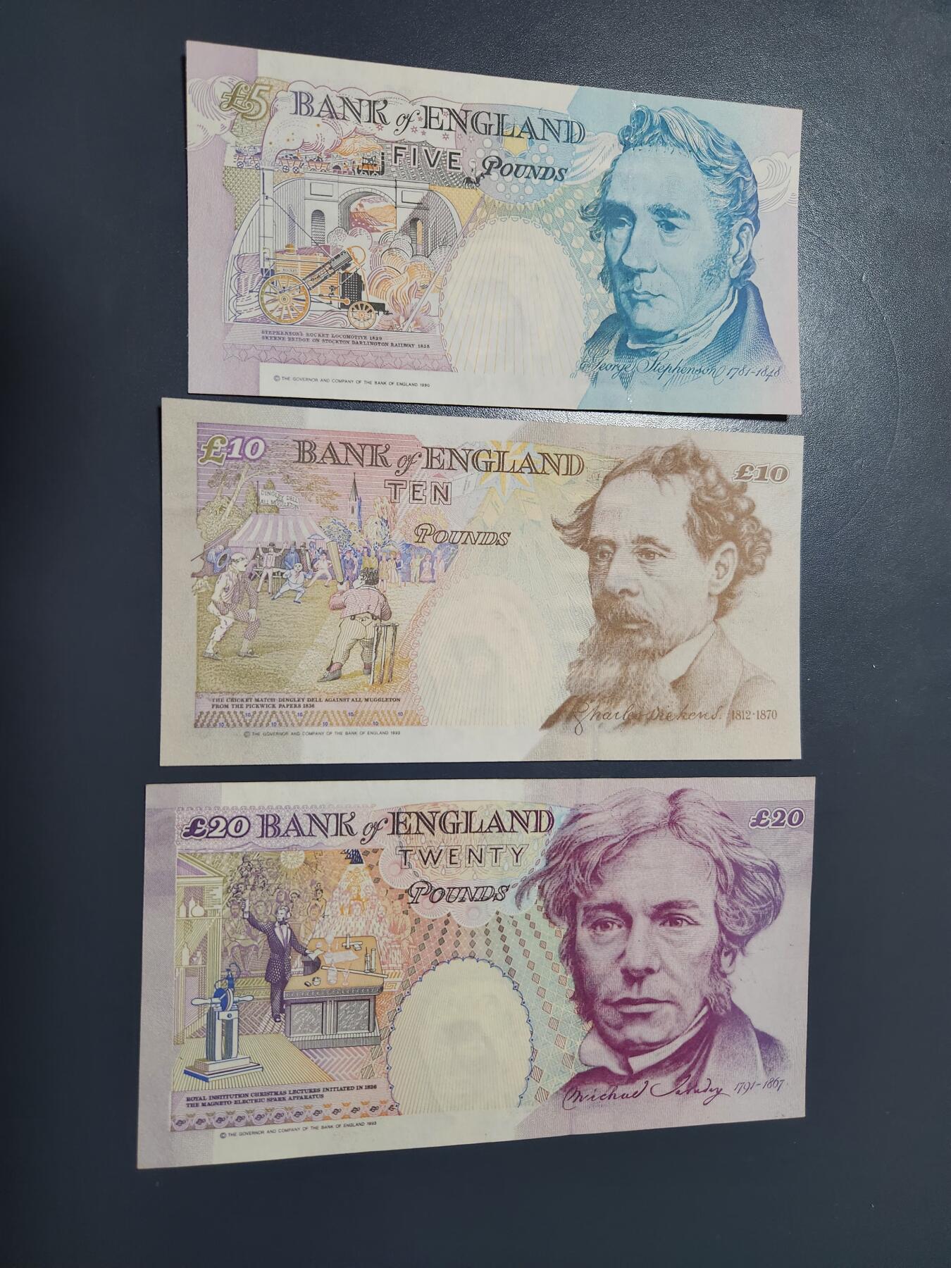 1月13号晚上8点 外国纸币自动截拍第8场 英国5-10-20镑 极美品近新一套