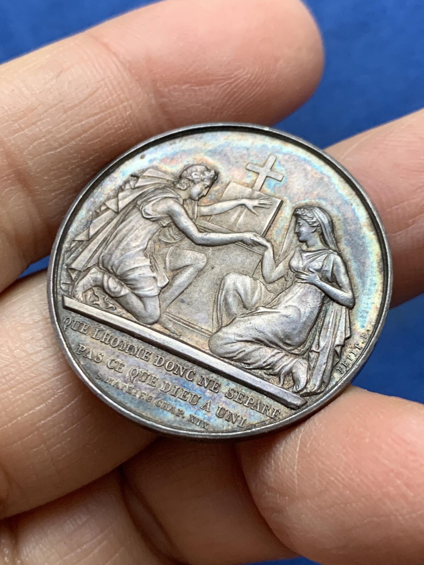 《竞宝斋》第457场 周日，周一，周二   3场连拍 （全场包邮）欢迎送拍 法国婚姻与爱情纪念银章 1848 手指银标边铭 14.6克 31.7mm