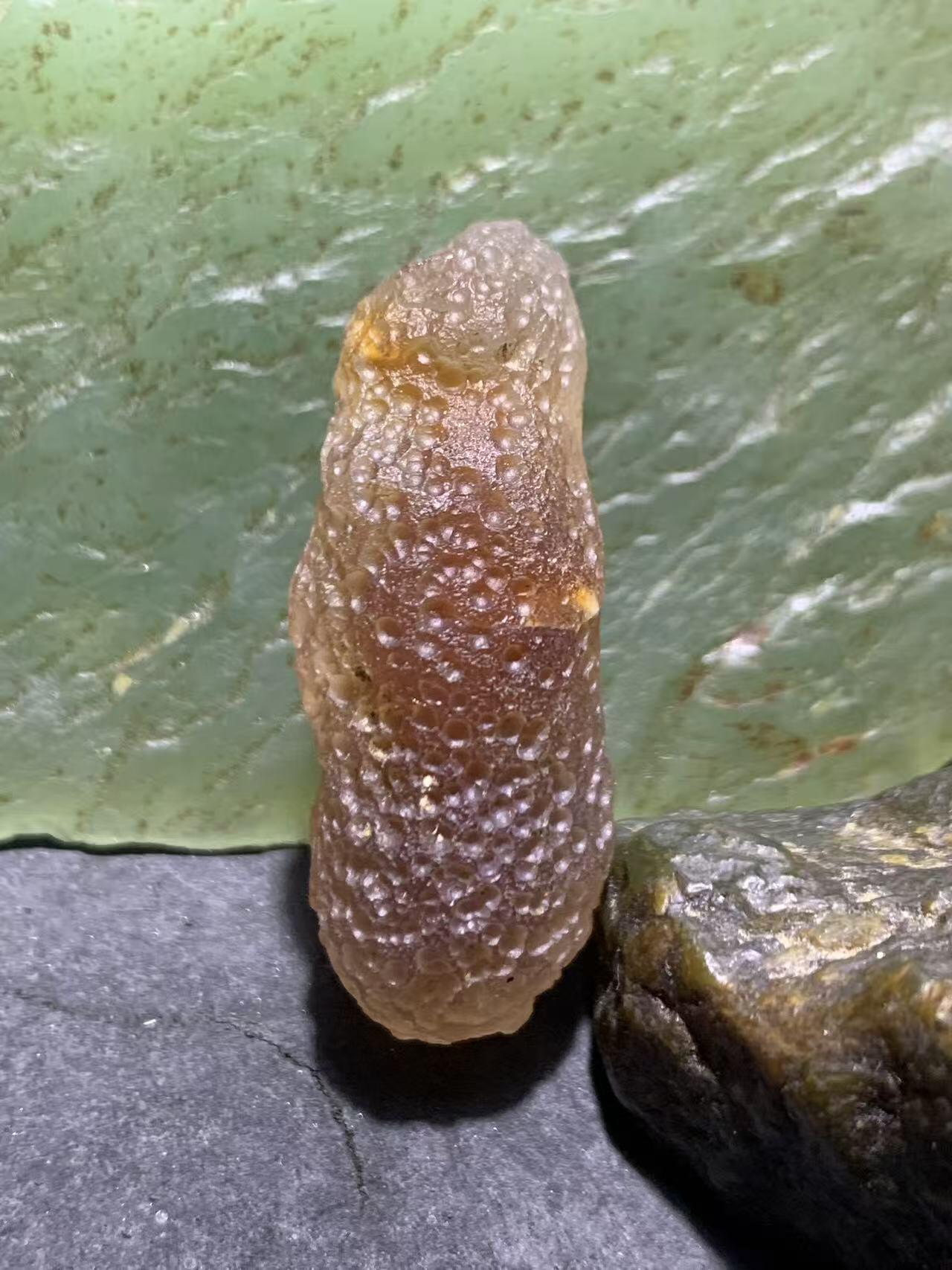 放福利！精美天然麻皮葫芦形糖心阿拉善玛瑙原石一颗，