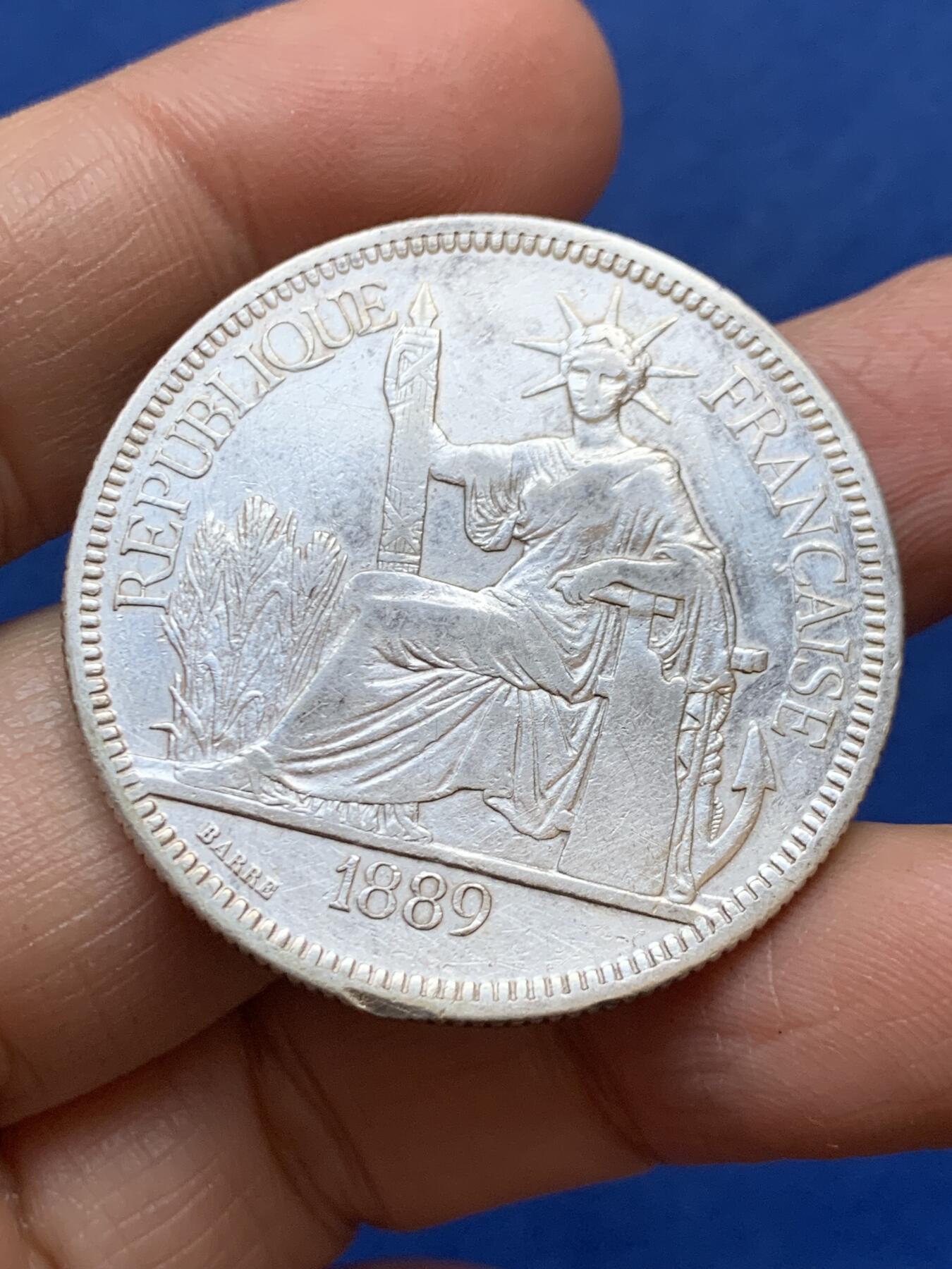 《竞宝斋》第457场 周日，周一，周二   3场连拍 （全场包邮）欢迎送拍 法属印支1889年坐洋1皮亚斯特银币 加重版