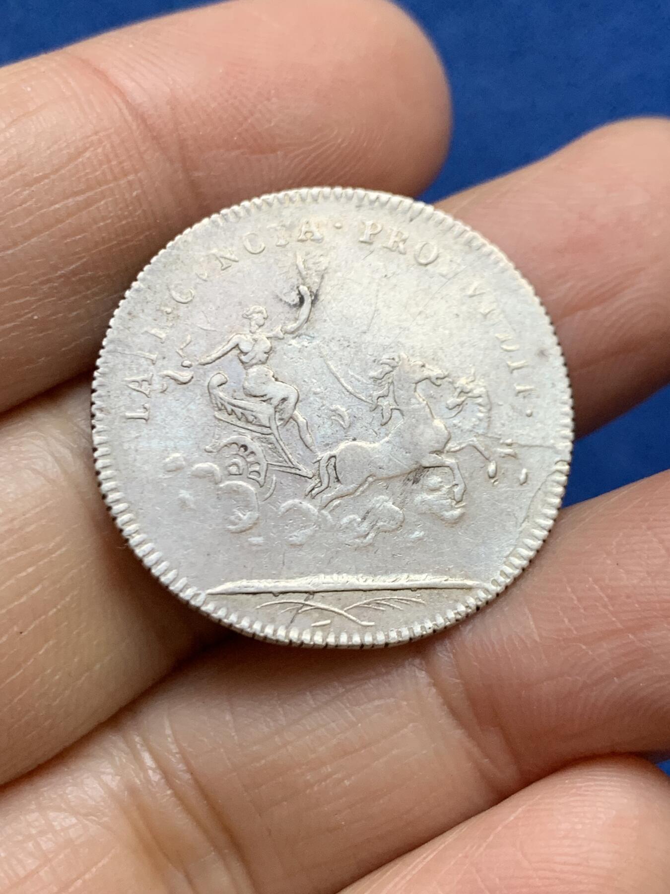 《竞宝斋》第457场 周日，周一，周二   3场连拍 （全场包邮）欢迎送拍 路易十五少年像圆形代用银币，直径约27.5mm，重5.25克