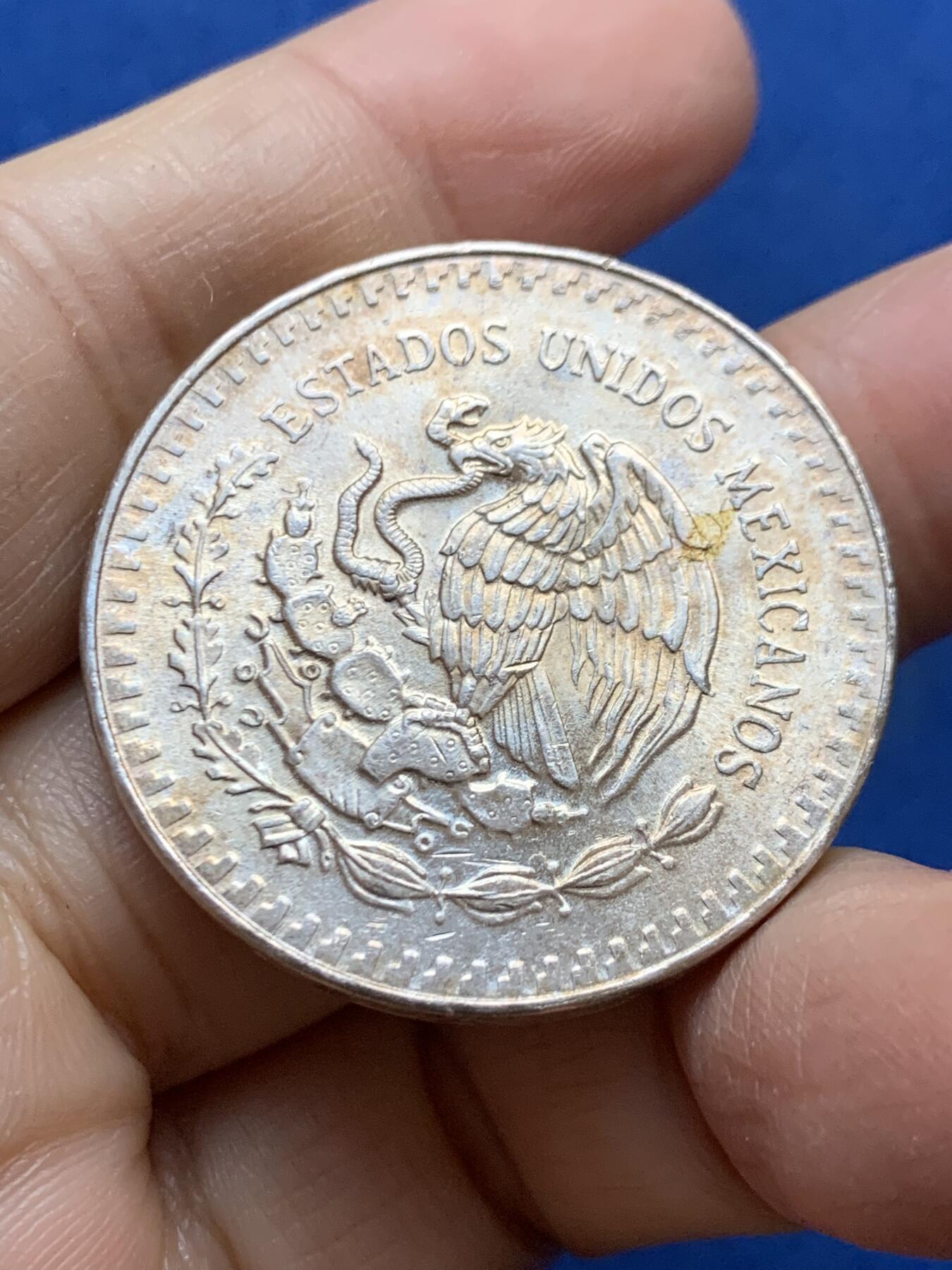 《竞宝斋》第457场 周日，周一，周二   3场连拍 （全场包邮）欢迎送拍 墨西哥1985年天使银币 纯银1盎司 正面自由女神像 背面墨西哥双头鹰 转光好