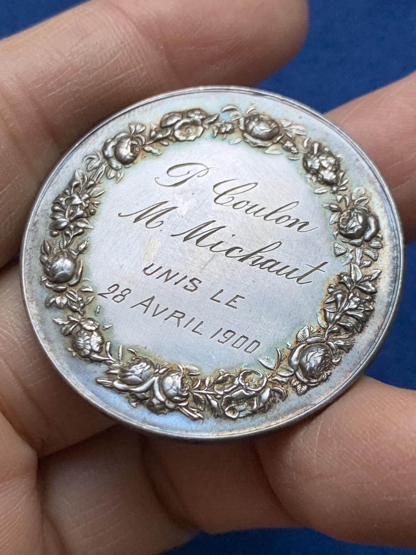 《竞宝斋》第458场 周日，周一，周二   3场连拍 （全场包邮）欢迎送拍 法国婚姻与爱情纪念银章，25.86g，39.1mm，丰饶角边铭