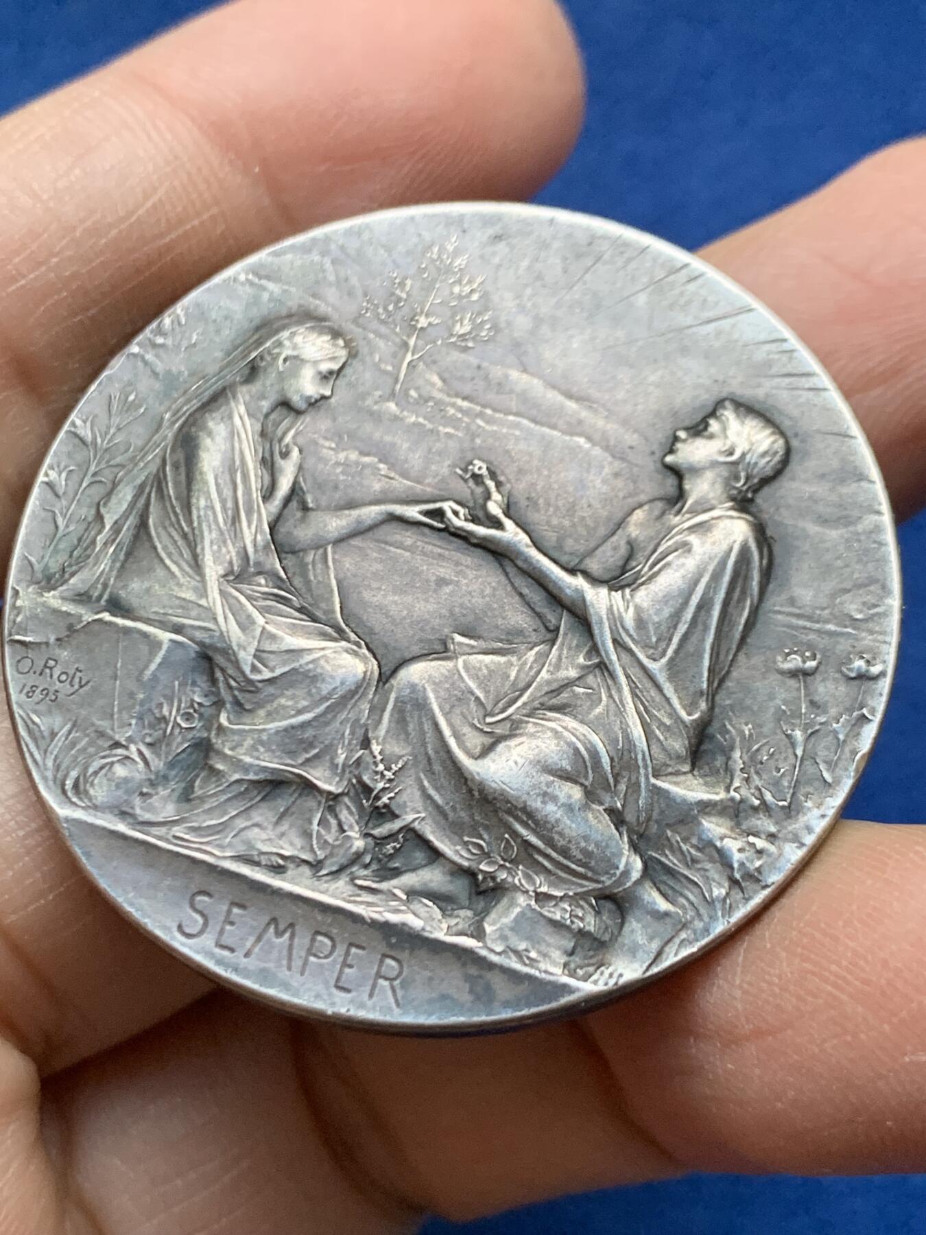 《竞宝斋》第458场 周日，周一，周二   3场连拍 （全场包邮）欢迎送拍 法国O.Roty“永恒的爱”婚礼纪念银章，31.8g，41.3mm，丰饶角边铭