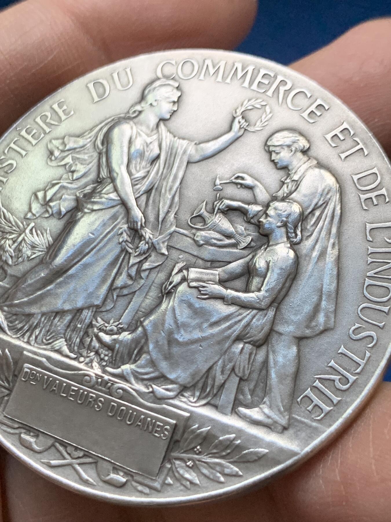 《竞宝斋》第458场 周日，周一，周二   3场连拍 （全场包邮）欢迎送拍 法国工商业部银章，62.6g，49.2mm，丰饶角边铭