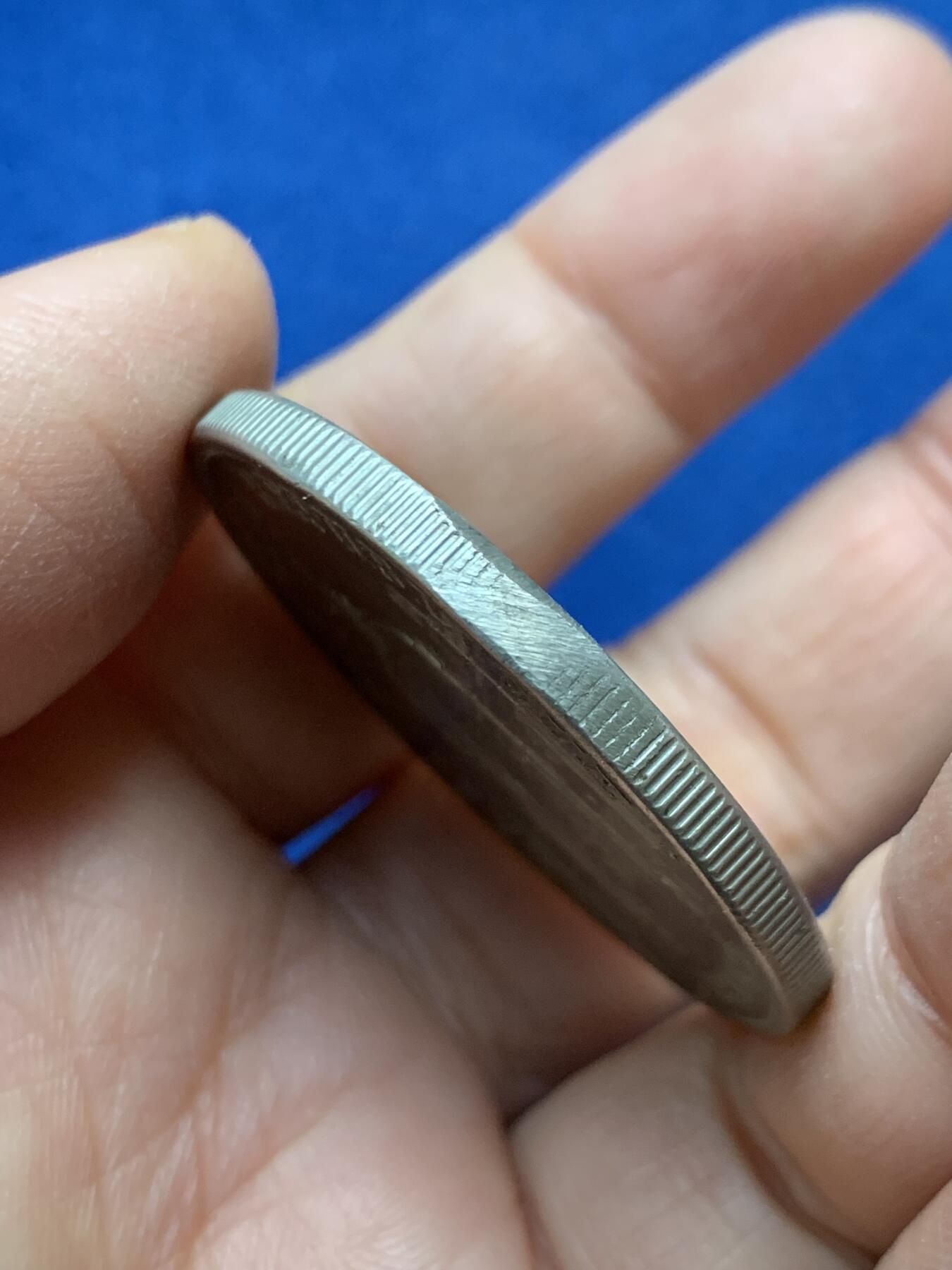 《竞宝斋》第458场 周日，周一，周二   3场连拍 （全场包邮）欢迎送拍 法国总统戴高乐高浮雕精制纪念章 背面爱丽舍宫 WM材质 边有打磨 40.7MM 30.65克