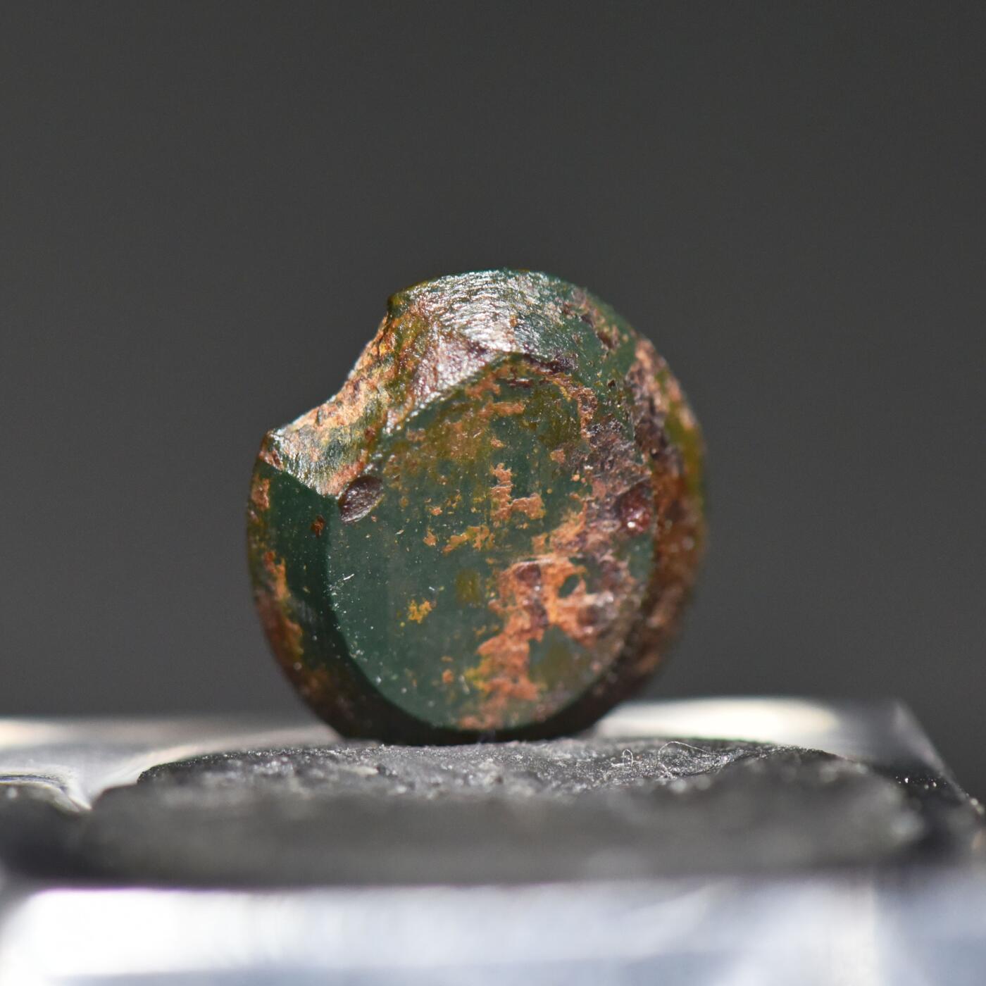 【良泉】【春节前最后一场】2月5日晚19.30点开拍！208组，本场结束后预存钱币的朋友请告知，将连同本场拍品一起邮寄，预祝诸位春节愉快！ 公元 2–3 世纪【古罗马】“骑马的塞拉皮斯”绿色鸡肝玛瑙微雕戒面印章