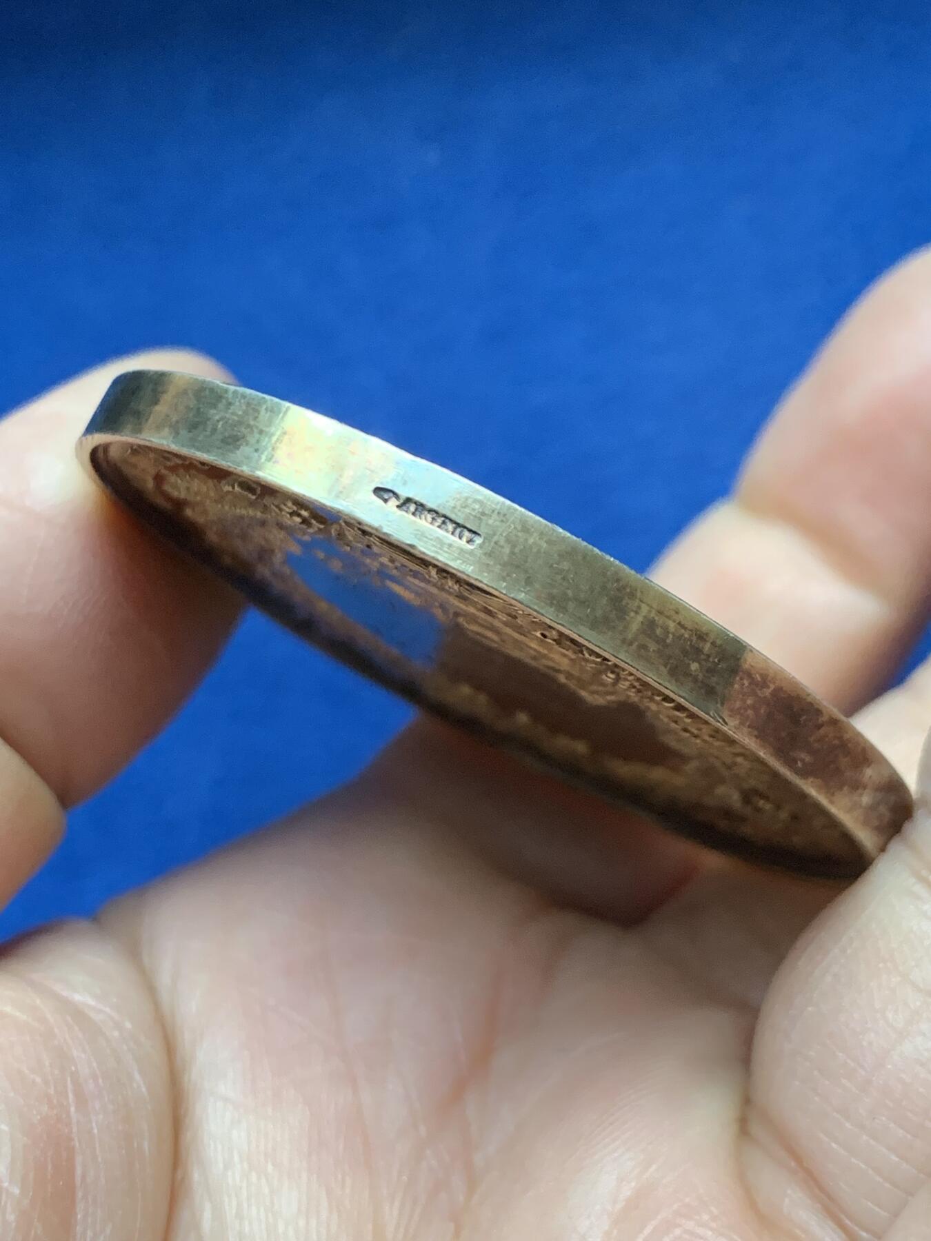 《竞宝斋》第458场 周日，周一，周二   3场连拍 （全场包邮）欢迎送拍 法国里昂和沃格纳雷农业博览会镀金银章，60.9g，50.3mm，手指边铭