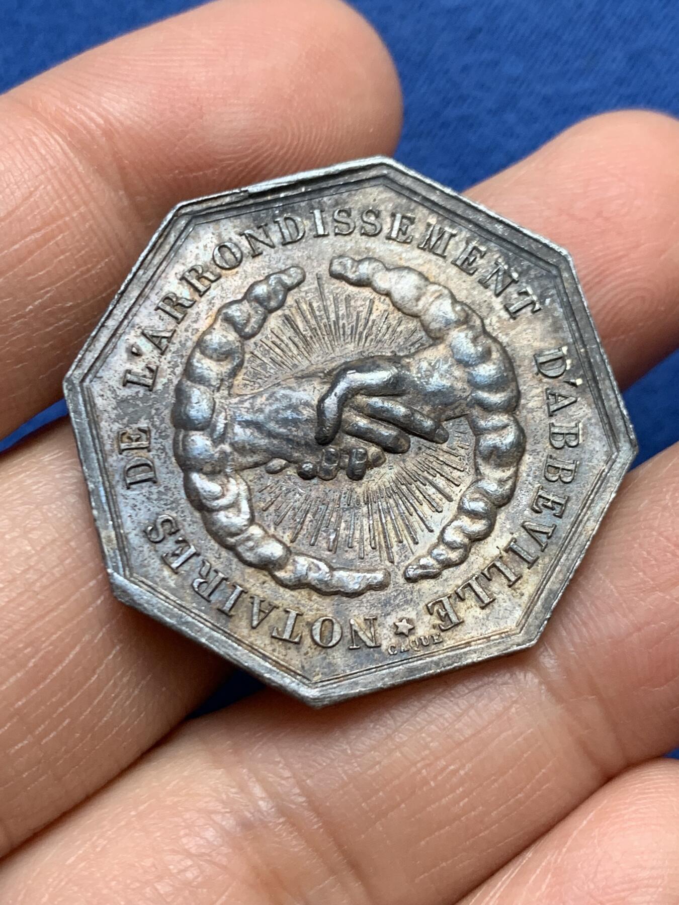 《竞宝斋》第458场 周日，周一，周二   3场连拍 （全场包邮）欢迎送拍 法国八角银章，阿比维尔公证人，14.68g，32.5mm，手指边铭