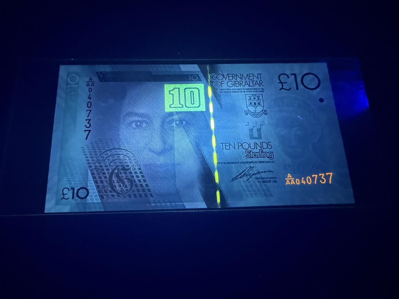 【炜奕收藏】，第五十七期，英联邦女王专场 2010年直布罗陀10镑，UNC品相，AAA首发冠较少