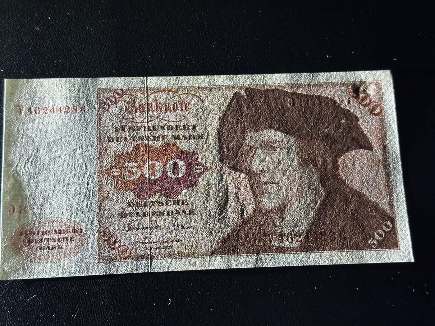 《外钞收藏家》第六百零二期（精品场）（本平台长期征集拍品、欢迎藏友们联系合作） 1977年德国500马克 大副 接近全新 角和边上有瑕疵 2个荧光点