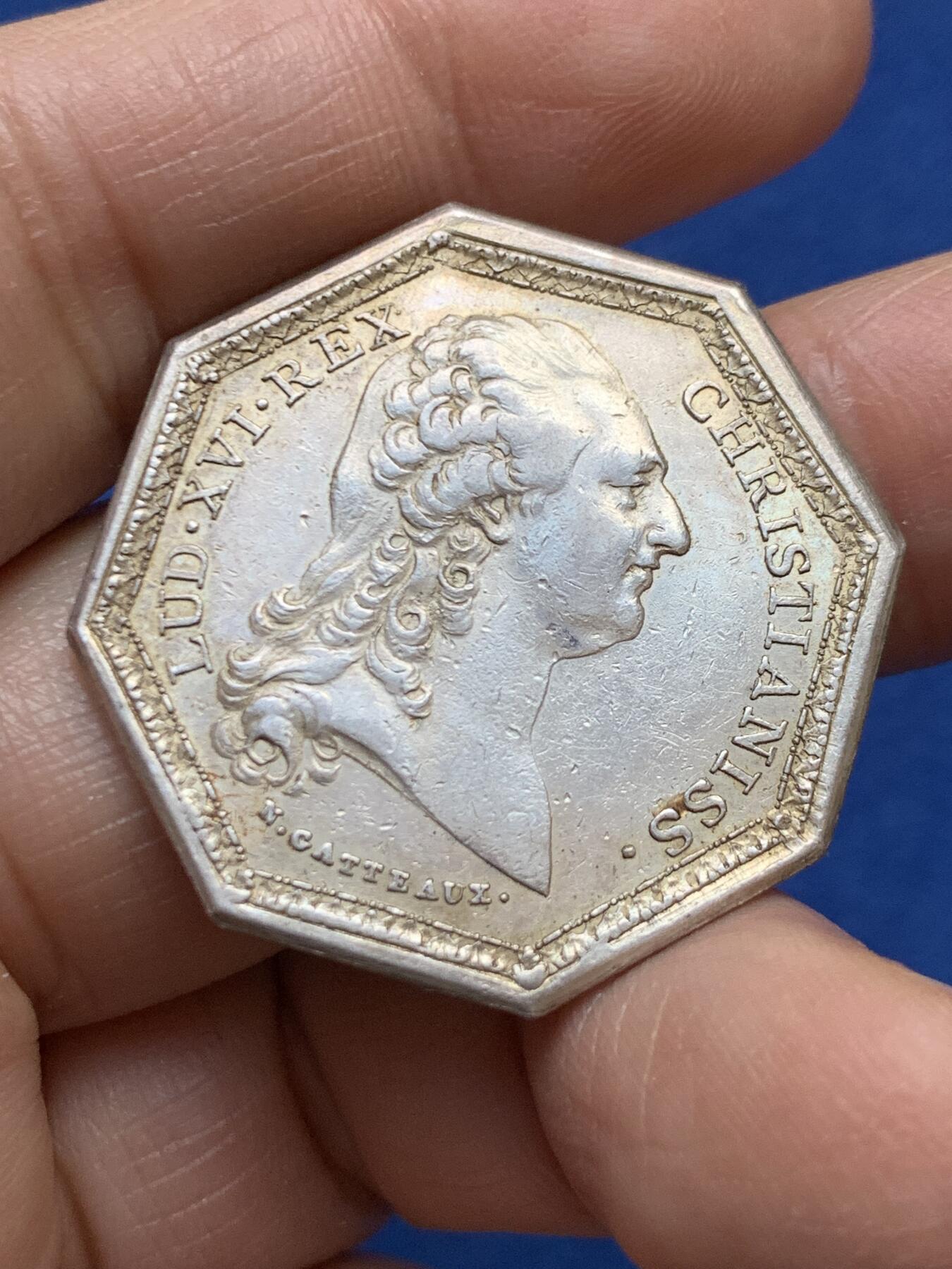 《竞宝斋》第458场 周日，周一，周二   3场连拍 （全场包邮）欢迎送拍 法国八角银质代币，路易十六头像勒阿弗尔海上保险公司，14.30g，32.8mm，早期无边铭