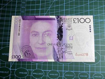 【炜奕收藏】，第五十七期，英联邦女王专场 - 2011年直布罗陀100镑，UNC品相，AAA首发冠千位号无4