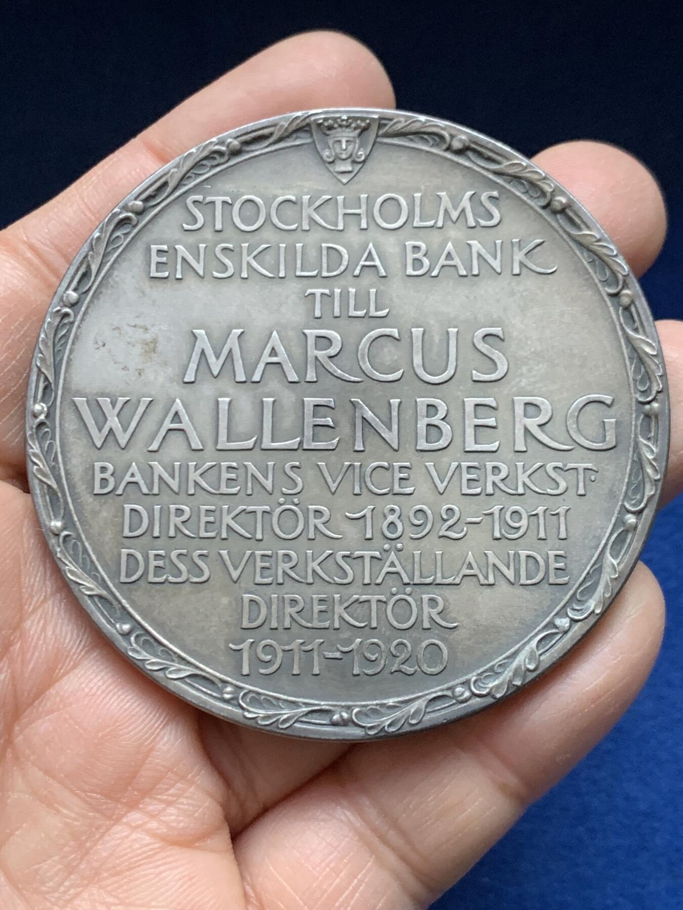 《竞宝斋》第458场 周日，周一，周二   3场连拍 （全场包邮）欢迎送拍 瑞典约翰·埃里克·林德伯格银章，他最著名的作品是设计诺贝尔奖章，106.8，62.4mm，边铭：silver+1928，状态极好