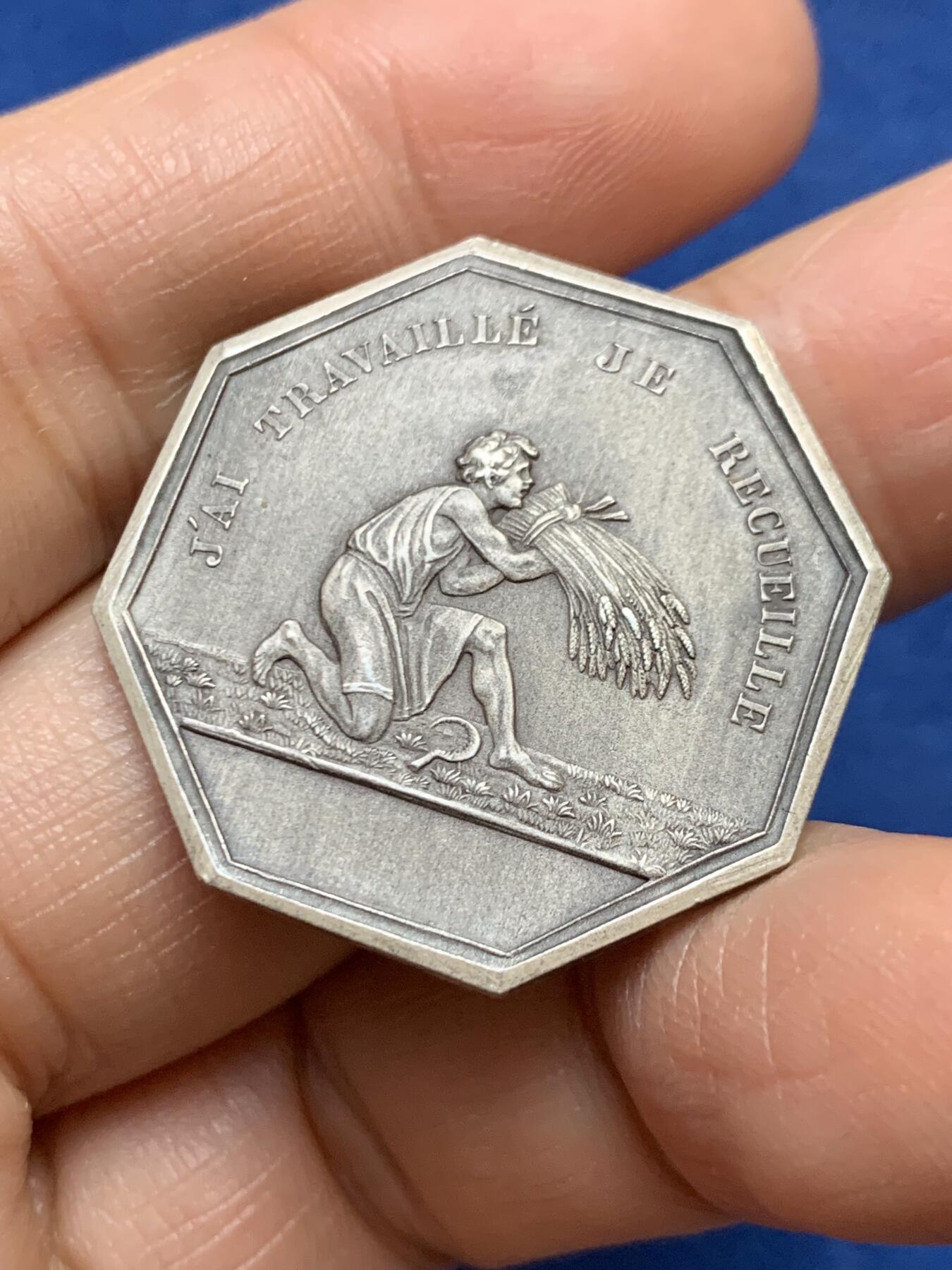 《竞宝斋》第458场 周日，周一，周二   3场连拍 （全场包邮）欢迎送拍 法国双面神雅努斯“我工作，我收集”八角银质代币，13g，30.1mm，丰饶角边铭