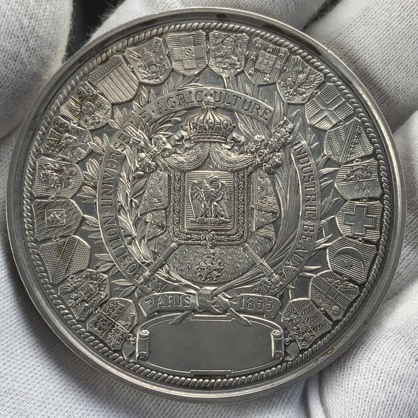 掌中浮雕-藏着的欧洲第049场 1855年法国巴黎世博会银奖章 ,60mm，125g ，品相很好，送合适的亚克力盒子,