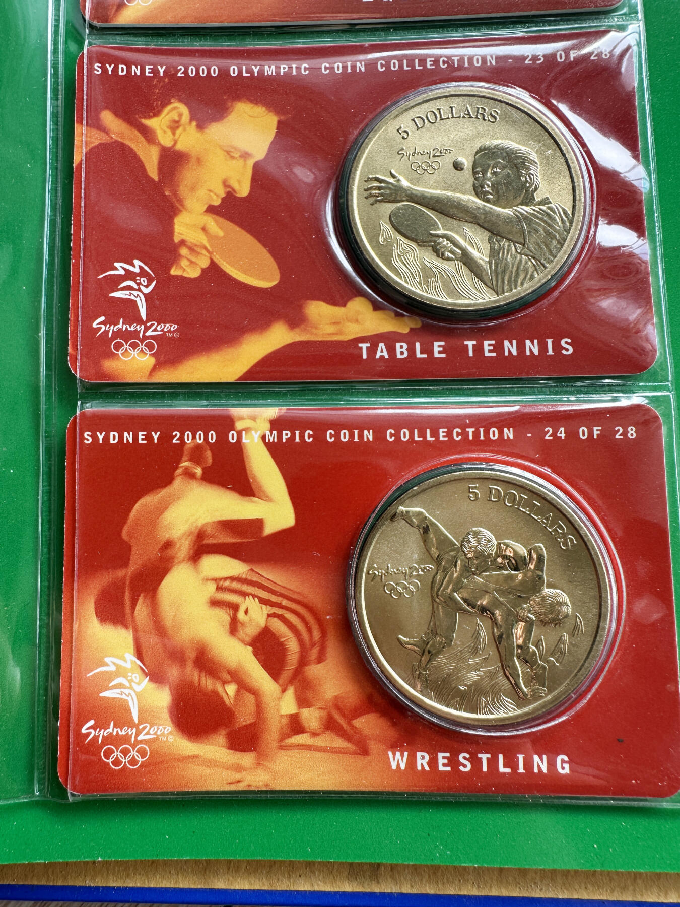 【俄甄集藏】“万象更新、马呈祥瑞”迎新春俄甄精品场-2026年(047)01-21 星期三 晚 19:30 全场包邮 澳大利亚2000年悉尼奥运会5元纪念币28枚卡装+纪念章册装29枚大全套，少见