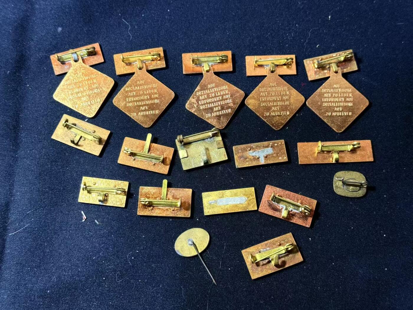 罗岚⭐爱藏⭐甄选专拍第四场-分享拍场赚佣（实体经营） 民主德国勋赏一组（社会活动家 集体劳动荣誉）