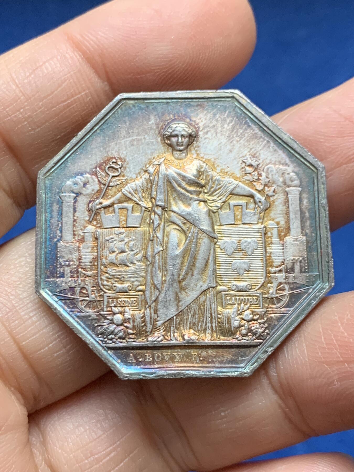 《竞宝斋》第458场 周日，周一，周二   3场连拍 （全场包邮）欢迎送拍 法国八角银章，巴黎-奥尔良铁路通行纪念，23.15g，36.4mm，蜜蜂边铭