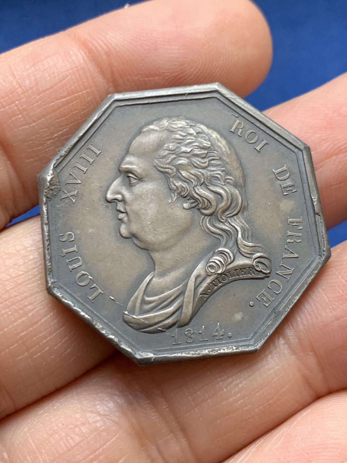 《竞宝斋》第458场 周日，周一，周二   3场连拍 （全场包邮）欢迎送拍 法国八角银质代币，路易十八睡衣半身像巴黎证券交易所，边上流银，无磕无碰，16.22g，32.5mm，早期无边铭