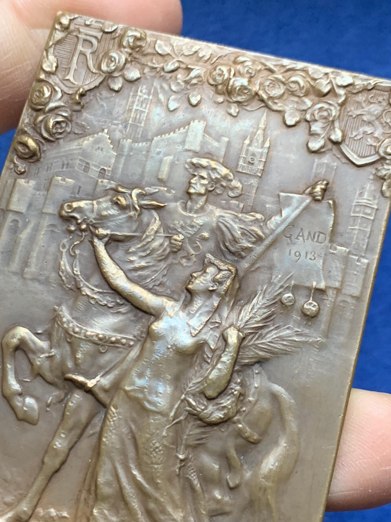 《竞宝斋》第458场 周日，周一，周二   3场连拍 （全场包邮）欢迎送拍 1913年比利时根特世博会奖牌纪念章 直径：80✕52mm，重量：123.9g，雕刻师：Gregoire。