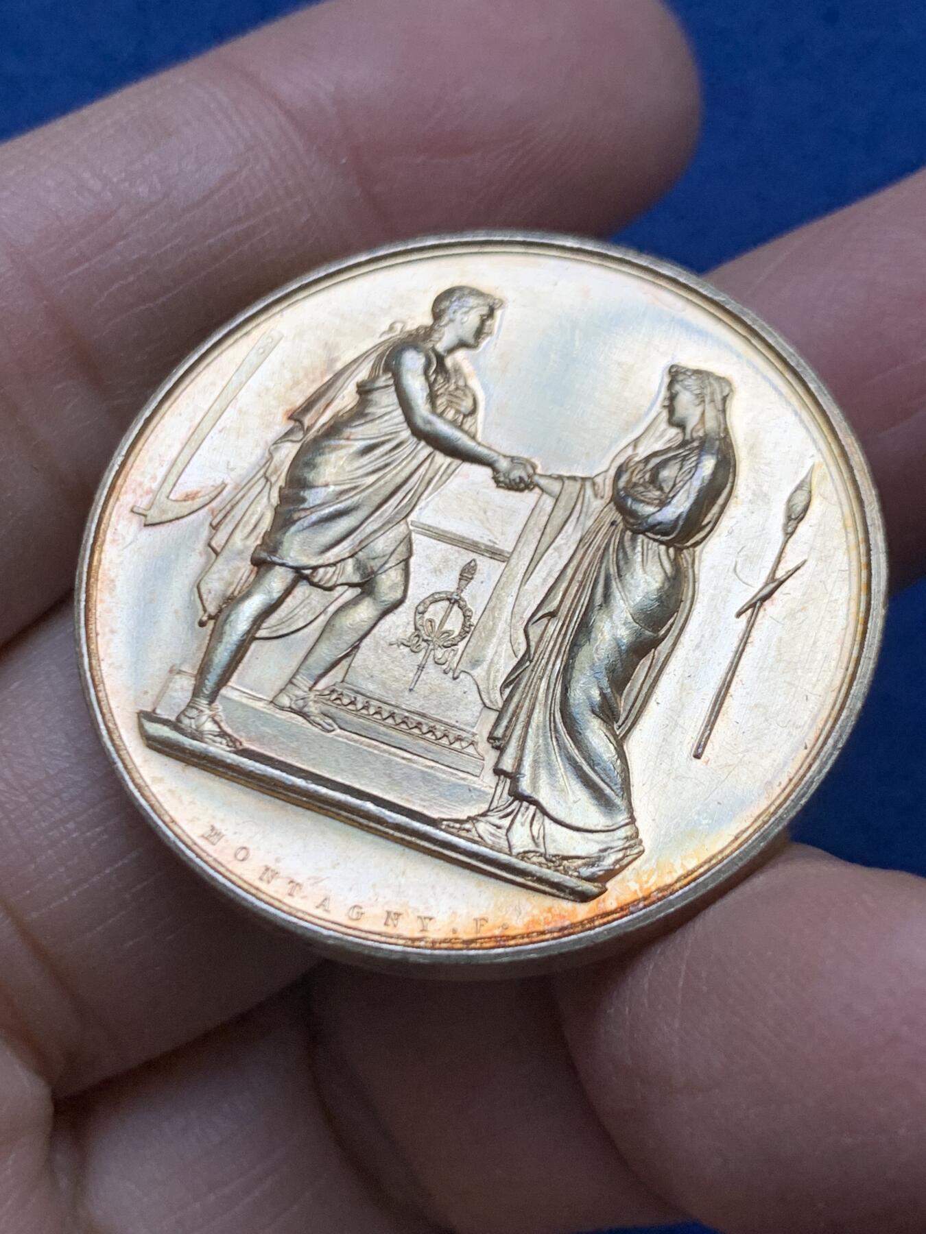 《竞宝斋》第458场 周日，周一，周二   3场连拍 （全场包邮）欢迎送拍 法国结婚纪念镀金银章，18.52g，34.6mm，手指边铭