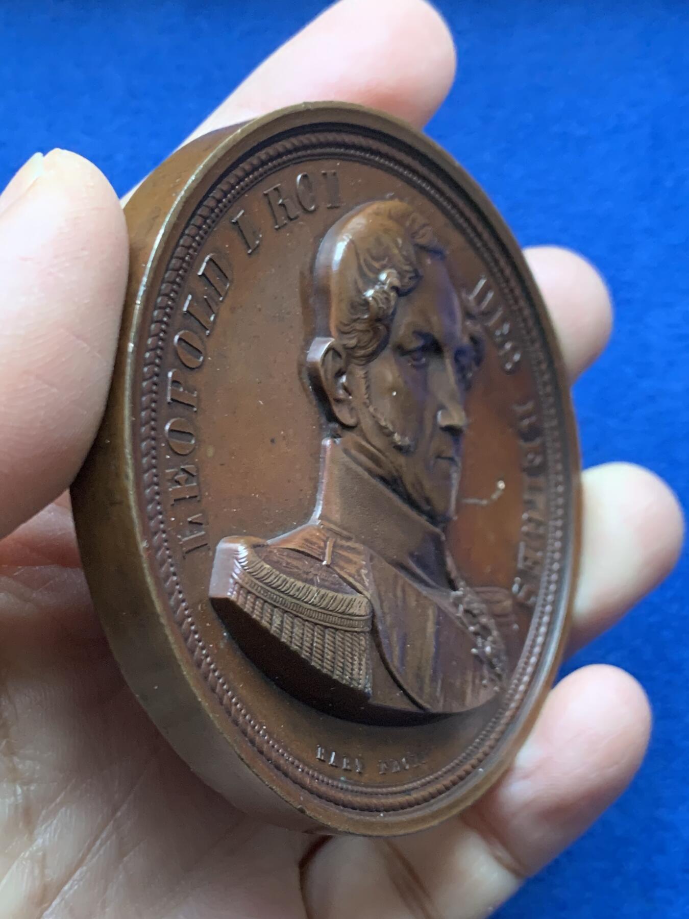 《竞宝斋》第458场 周日，周一，周二   3场连拍 （全场包邮）欢迎送拍 比利时1843年利奥波德一世头像亚琛至韦尔维耶铁路开通纪念铜章，超高浮雕，229.9g，72.3mm