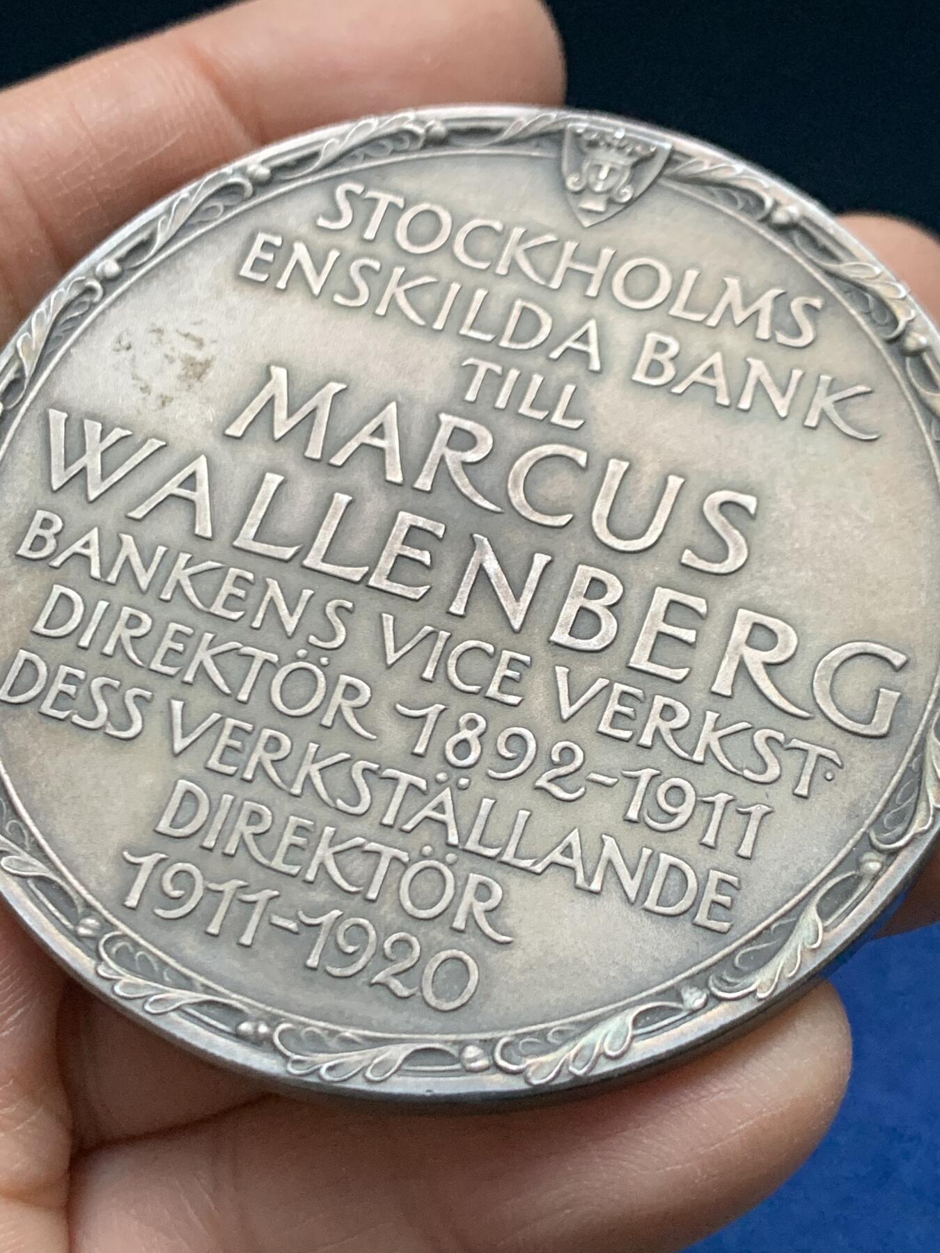 《竞宝斋》第458场 周日，周一，周二   3场连拍 （全场包邮）欢迎送拍 瑞典约翰·埃里克·林德伯格银章，他最著名的作品是设计诺贝尔奖章，106.8，62.4mm，边铭：silver+1928，状态极好