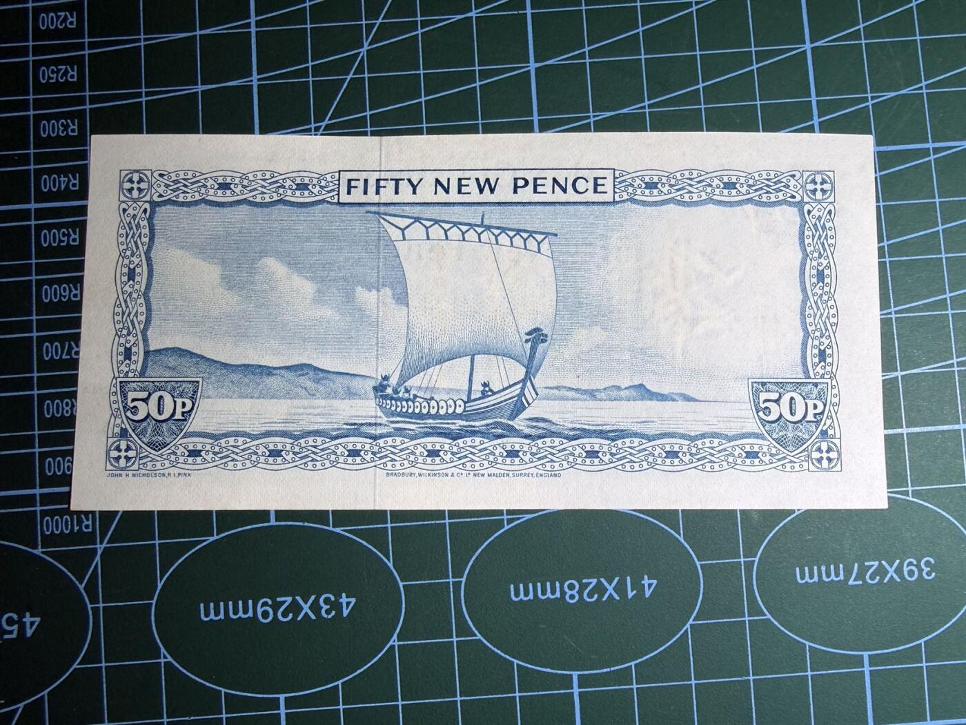 【炜奕收藏】，第五十七期，英联邦女王专场 1969年马恩岛50便士，UNC品相，号码无4，戎装女王像