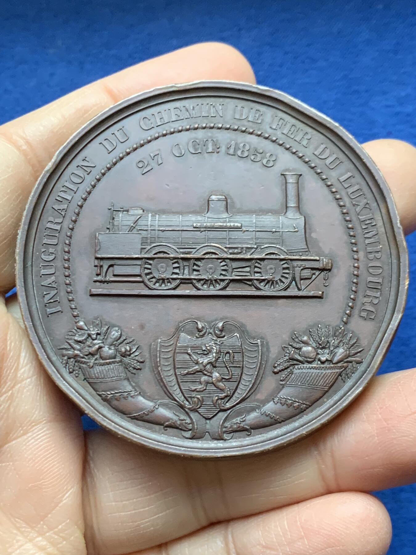 《竞宝斋》第458场 周日，周一，周二   3场连拍 （全场包邮）欢迎送拍 卢森堡L.Wiener铁路开通仪式纪念铜章，91.95g，58.2mm，边有磕