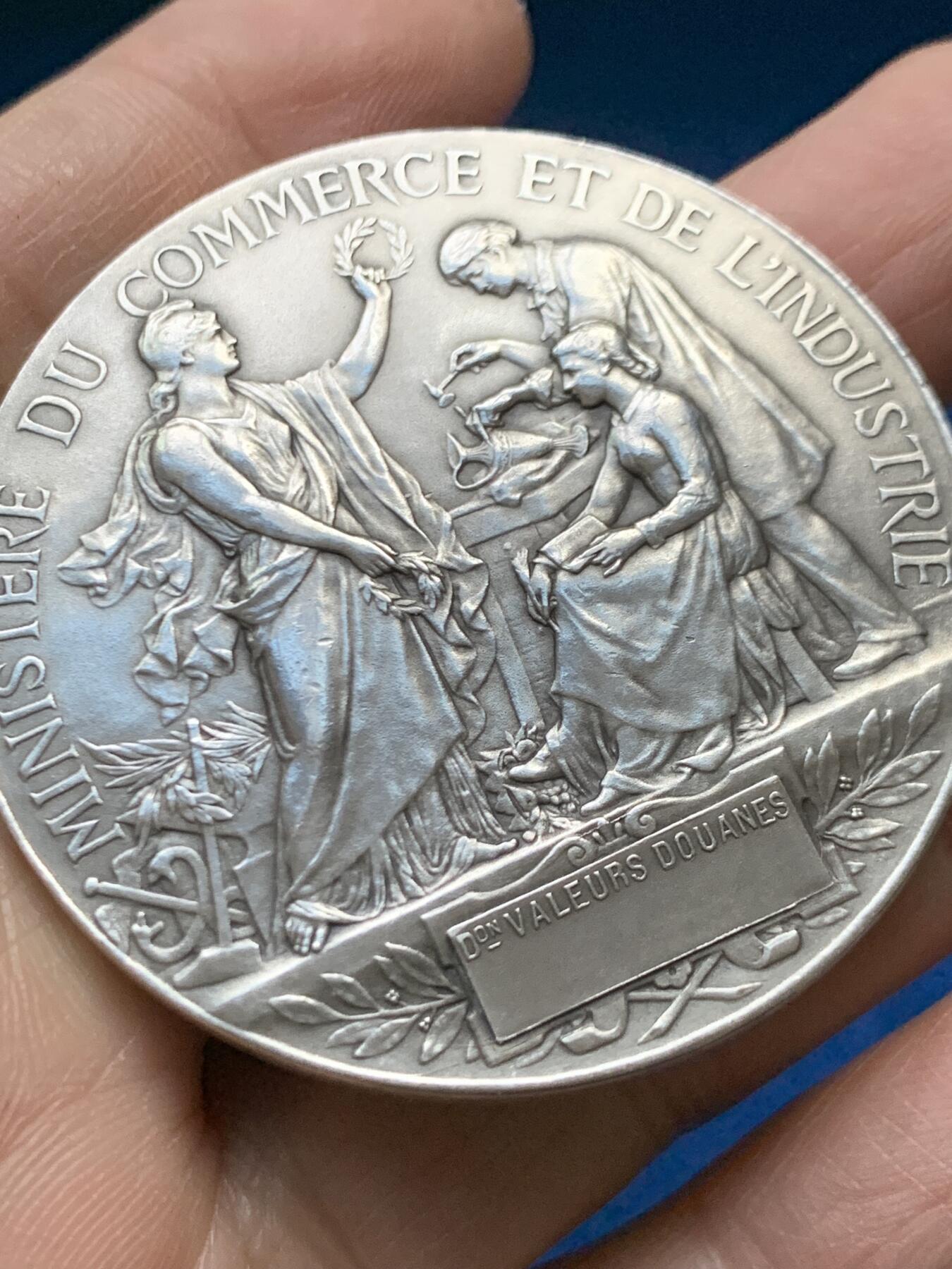 《竞宝斋》第458场 周日，周一，周二   3场连拍 （全场包邮）欢迎送拍 法国工商业部银章，62.6g，49.2mm，丰饶角边铭