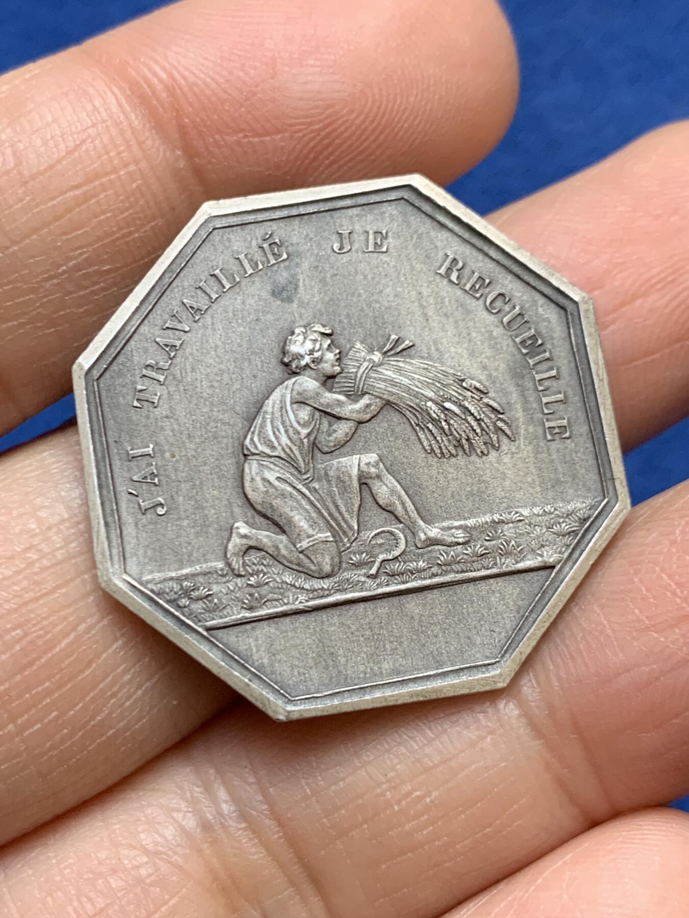 《竞宝斋》第458场 周日，周一，周二   3场连拍 （全场包邮）欢迎送拍 法国双面神雅努斯“我工作，我收集”八角银质代币，13g，30.1mm，丰饶角边铭