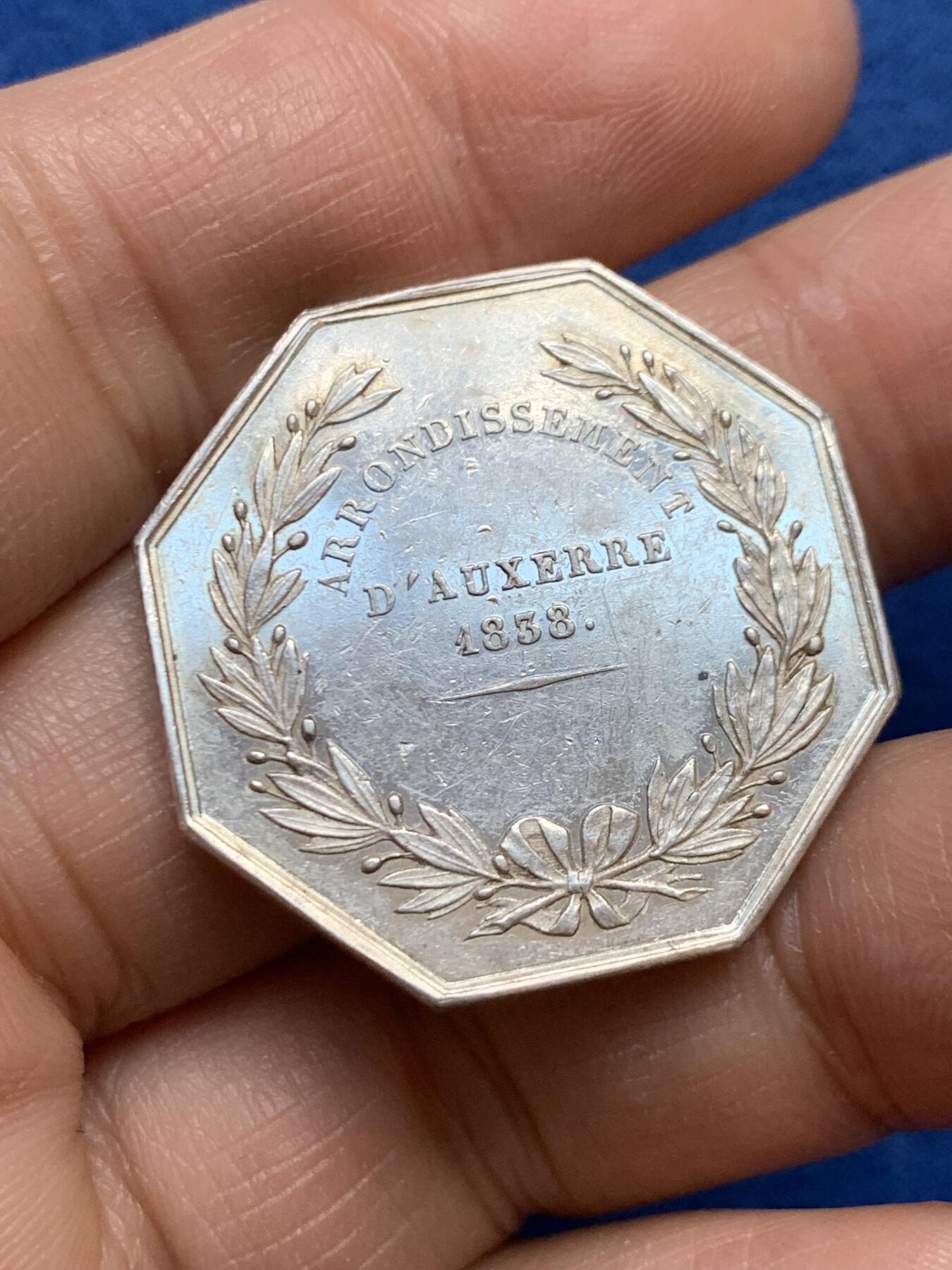 《竞宝斋》第458场 周日，周一，周二   3场连拍 （全场包邮）欢迎送拍 法国八角银质代币，欧赛尔公证人协会，12.95g，30.4mm，油灯边铭