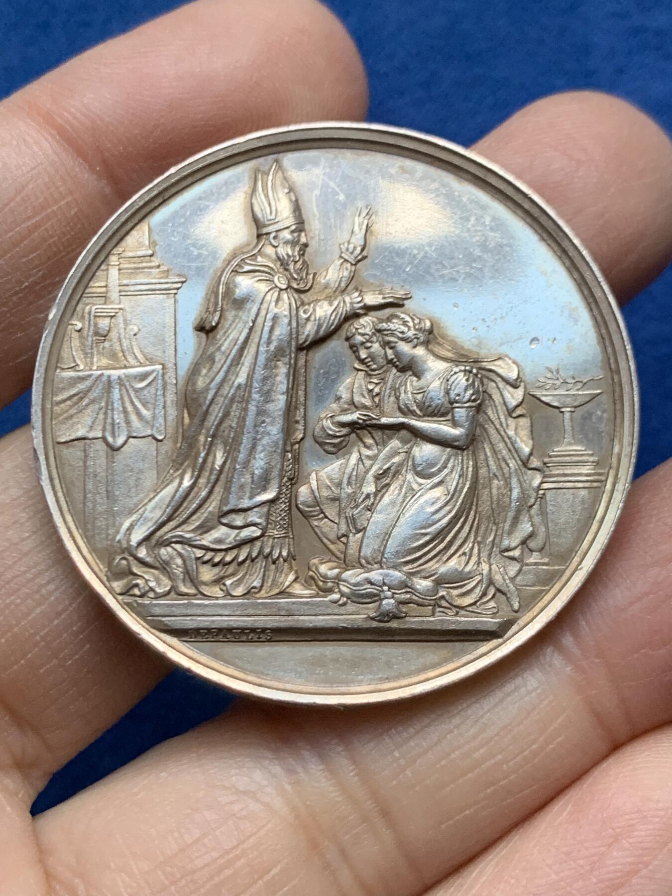 《竞宝斋》第458场 周日，周一，周二   3场连拍 （全场包邮）欢迎送拍 法国婚姻与爱情纪念银章，32.31g，41.5mm，手指边铭