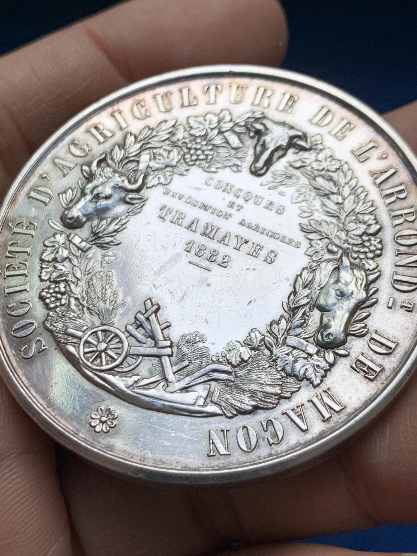《竞宝斋》第458场 周日，周一，周二   3场连拍 （全场包邮）欢迎送拍 法国梅肯地区农业协会银章，60.58g，50.4mm，丰饶角边铭
