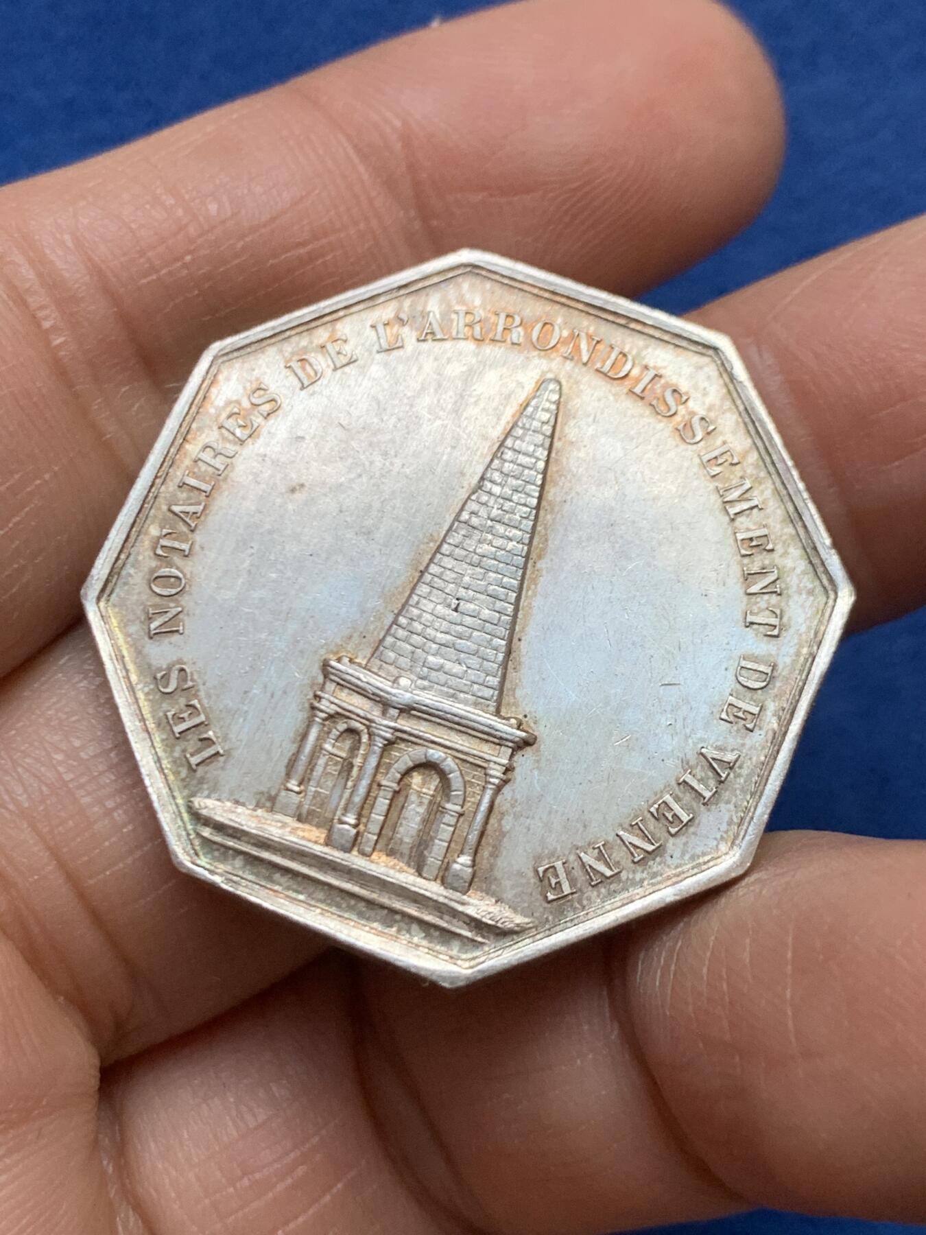 《竞宝斋》第458场 周日，周一，周二   3场连拍 （全场包邮）欢迎送拍 法国八角银章，维埃省公证人，16.20g，32.4mm，丰饶角边铭